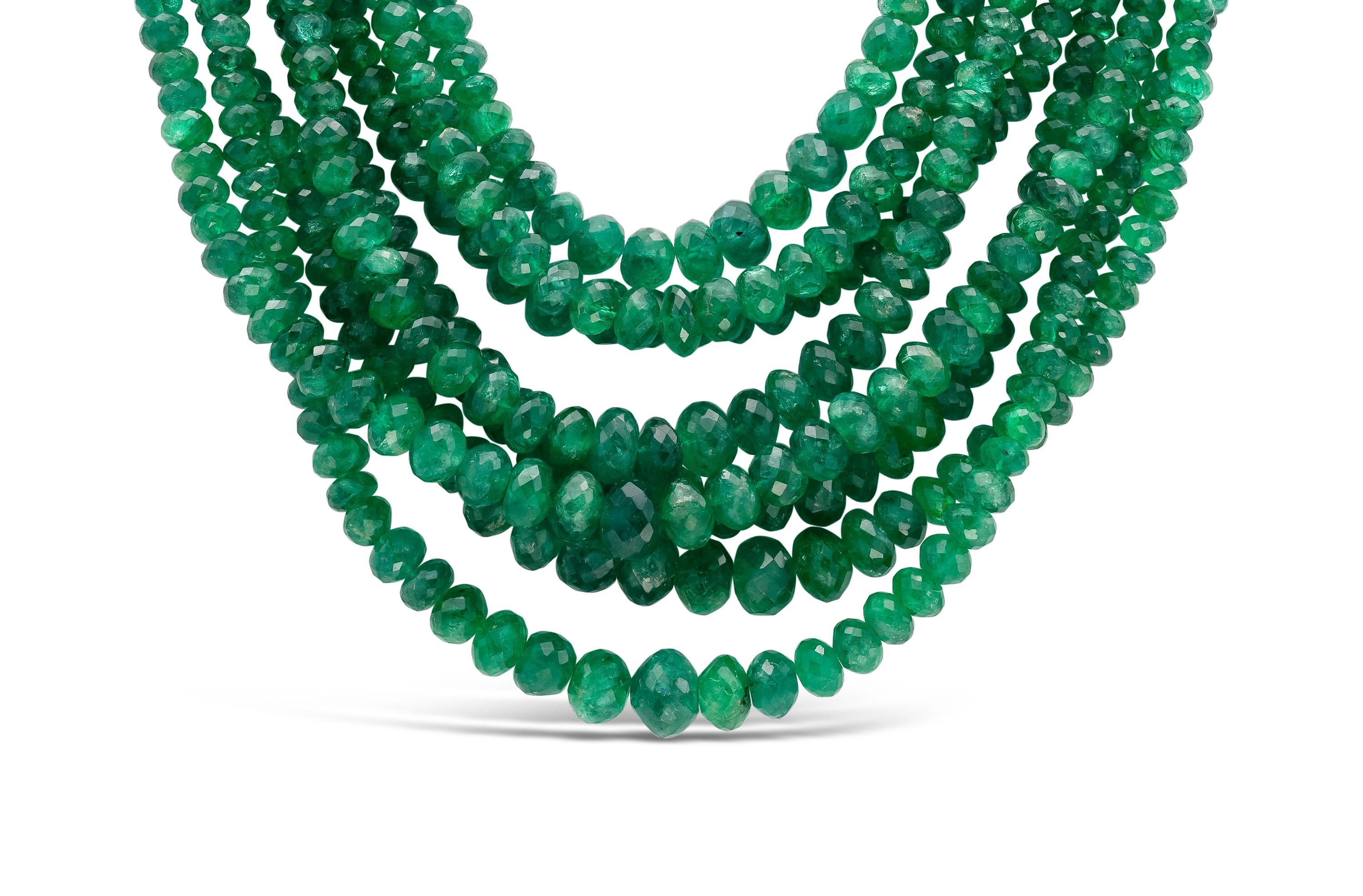 850.00 Carat Emerald Beads Necklace In Good Condition For Sale In New York, NY