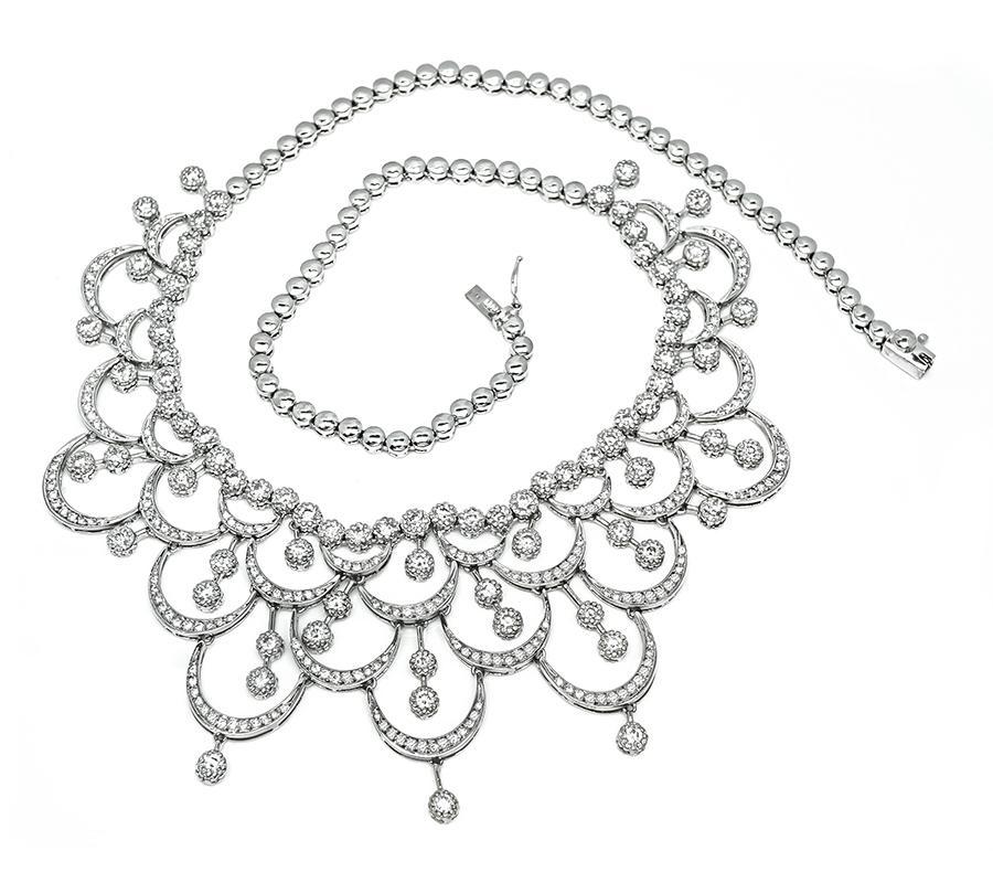 Voici un magnifique collier en or blanc 14 carats. Le collier est serti de diamants ronds étincelants pesant environ 8.50 carats. La couleur des diamants est H-I avec une pureté VS2. Le collier mesure 17,25 pouces de long et pèse 54,7 grammes. Le