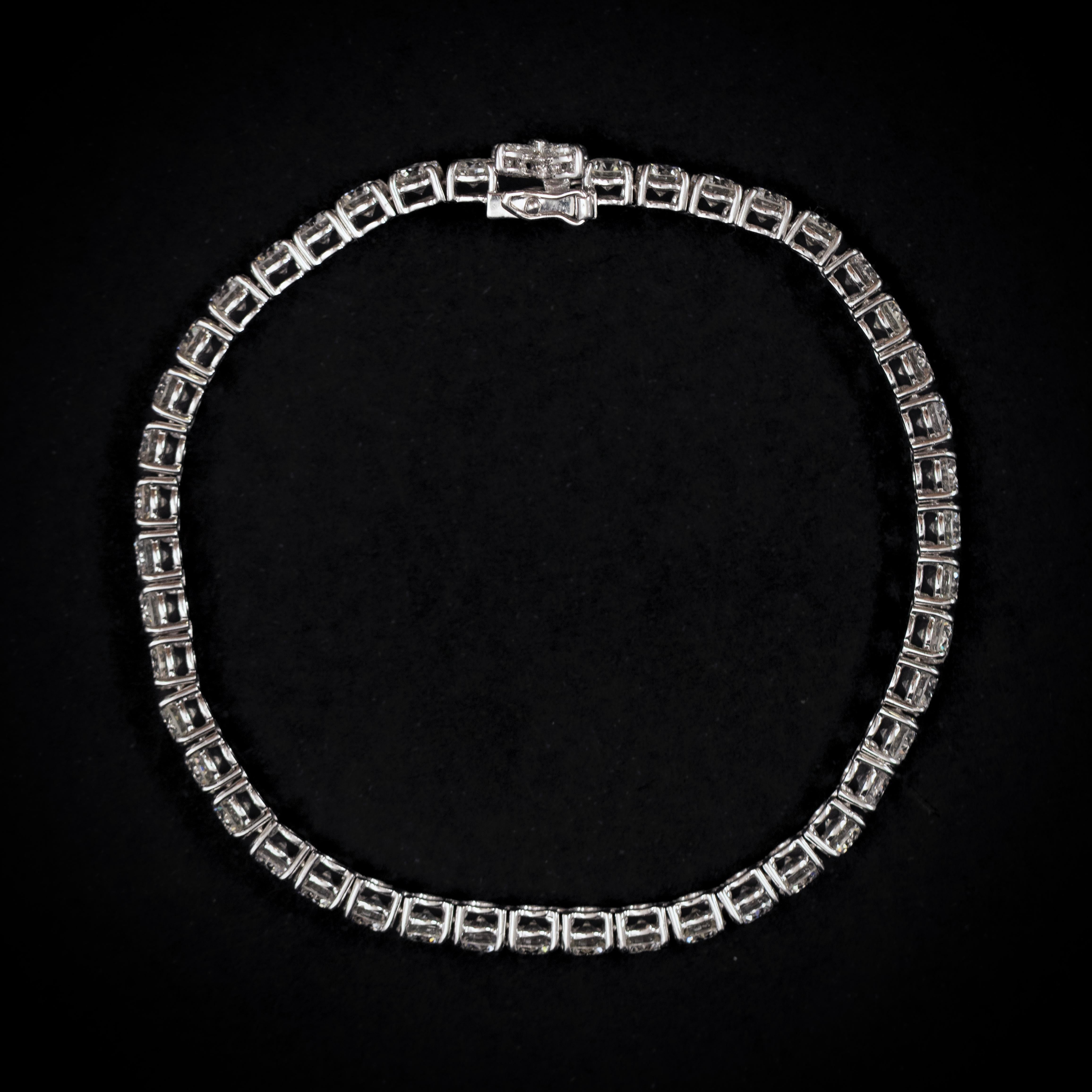 Bracciale floreale con diamanti 8,50 carati della linea Riviere, chiusura floreale in oro bianco 18 carati in vendita 1