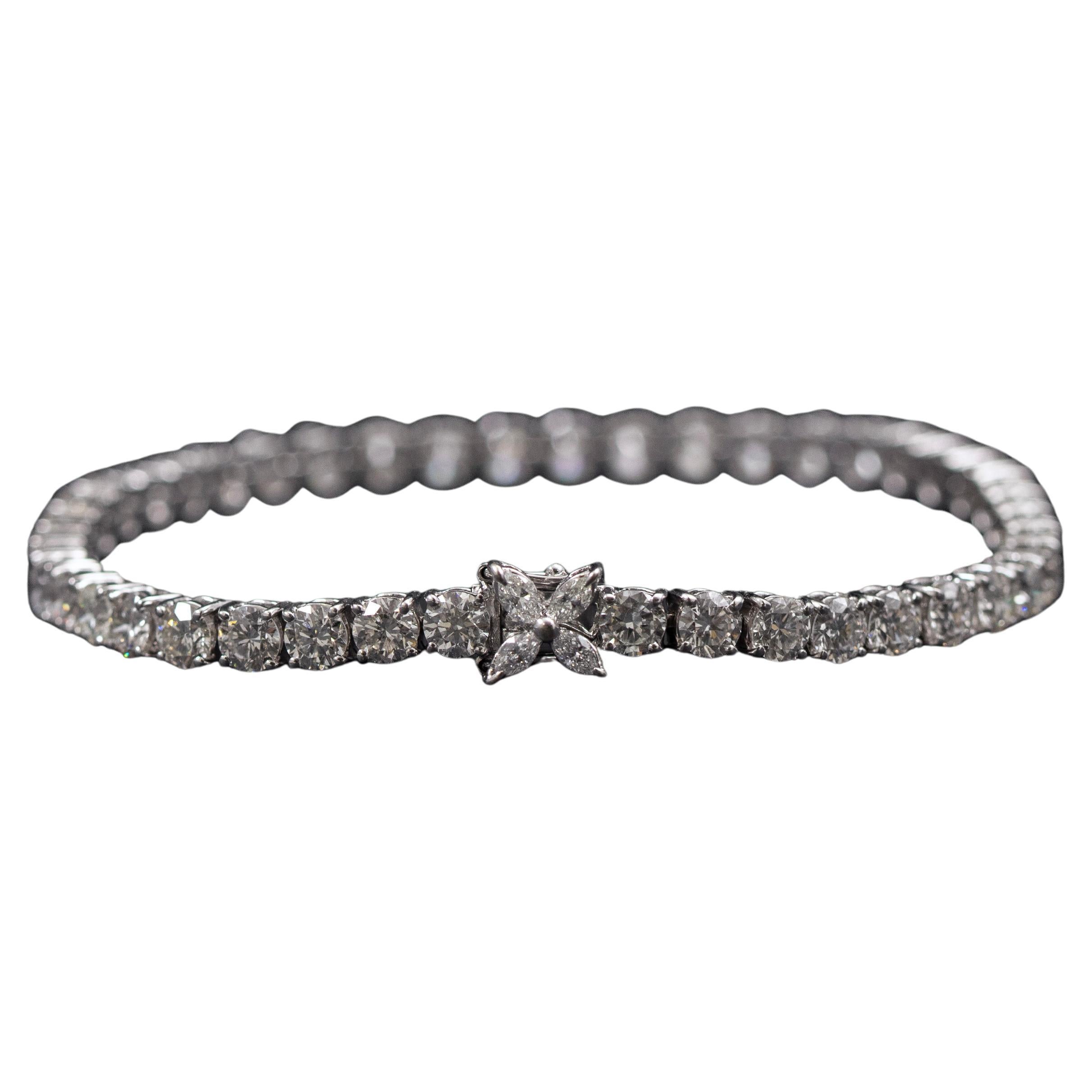 Bracciale floreale con diamanti 8,50 carati della linea Riviere, chiusura floreale in oro bianco 18 carati in vendita