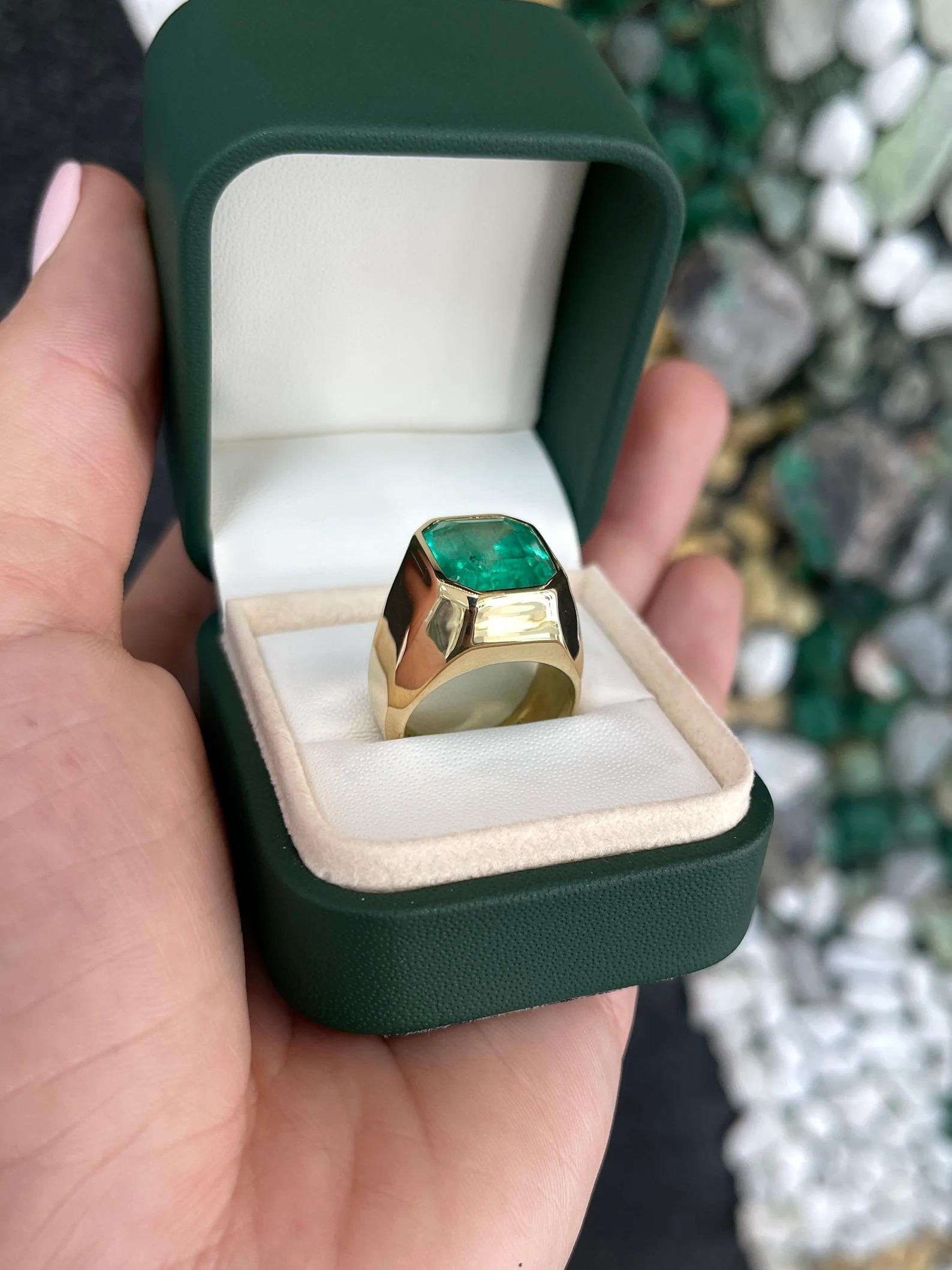 8.51 Carat AAA Top Quality Huge Colombian Emerald Unisex Gypsy Ring 18K For Sale 4