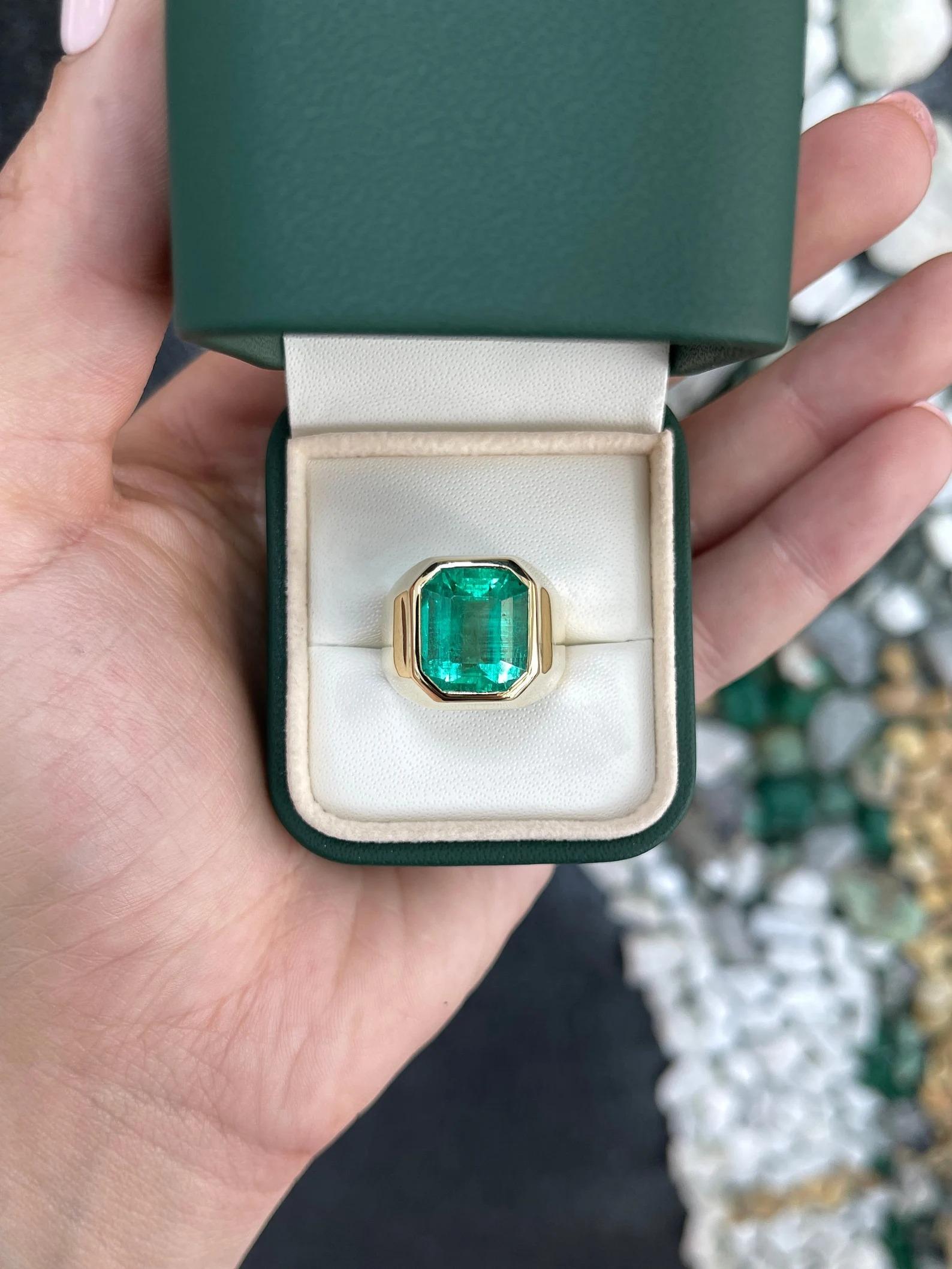 8.51 Carat AAA Top Quality Huge Colombian Emerald Unisex Gypsy Ring 18K For Sale 2