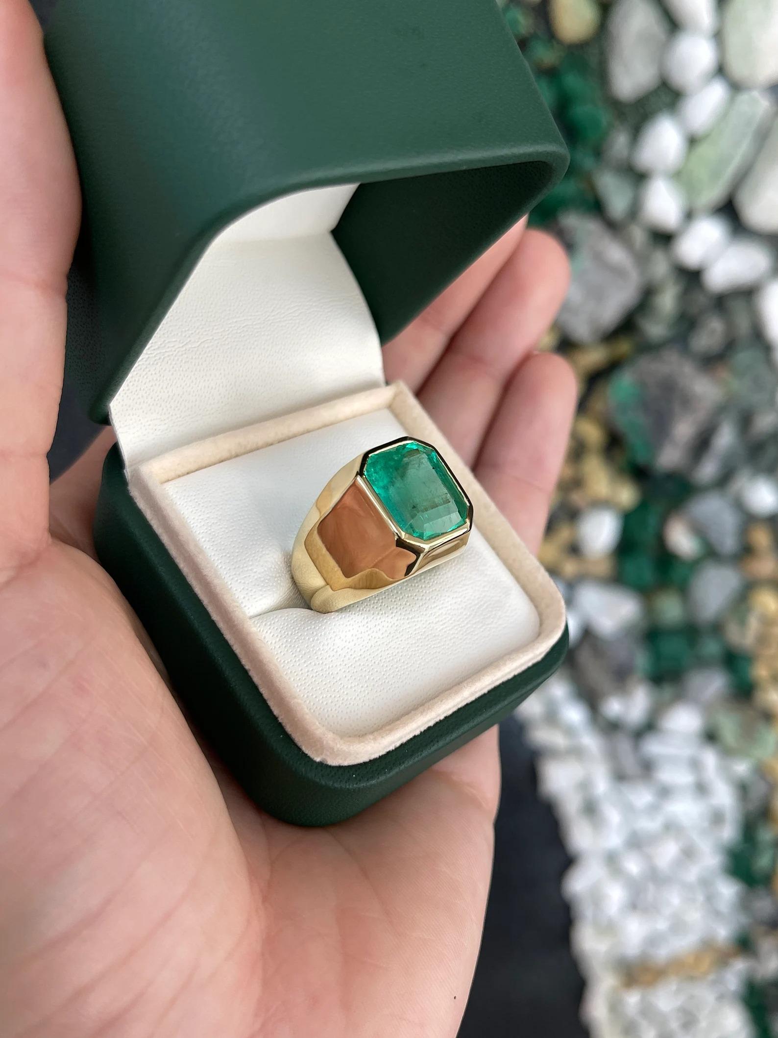 8.51 Carat AAA Top Quality Huge Colombian Emerald Unisex Gypsy Ring 18K For Sale 1