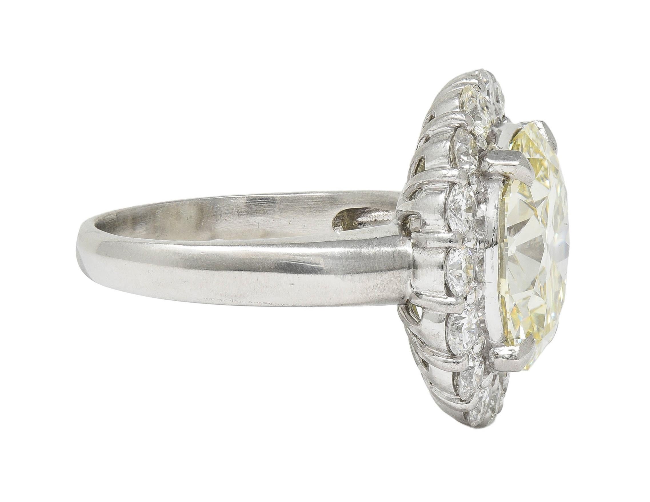 Femenino o masculino 8.51 CTW Antiguo Diamante Corte Europeo Anillo de Compromiso Halo Vintage Platino GIA en venta