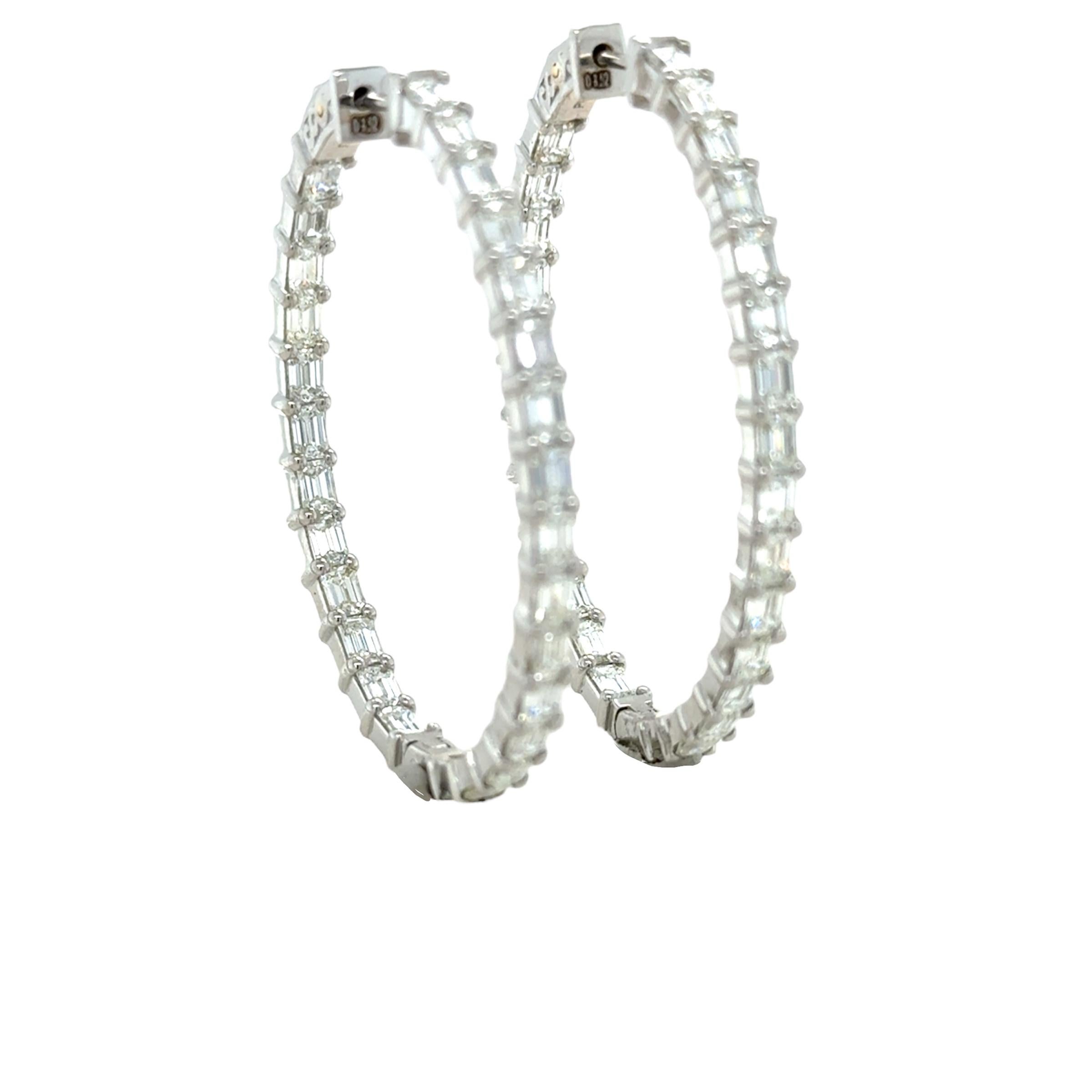 Pendientes de aro de diamantes talla esmeralda de 8,52 quilates Contemporáneo en venta