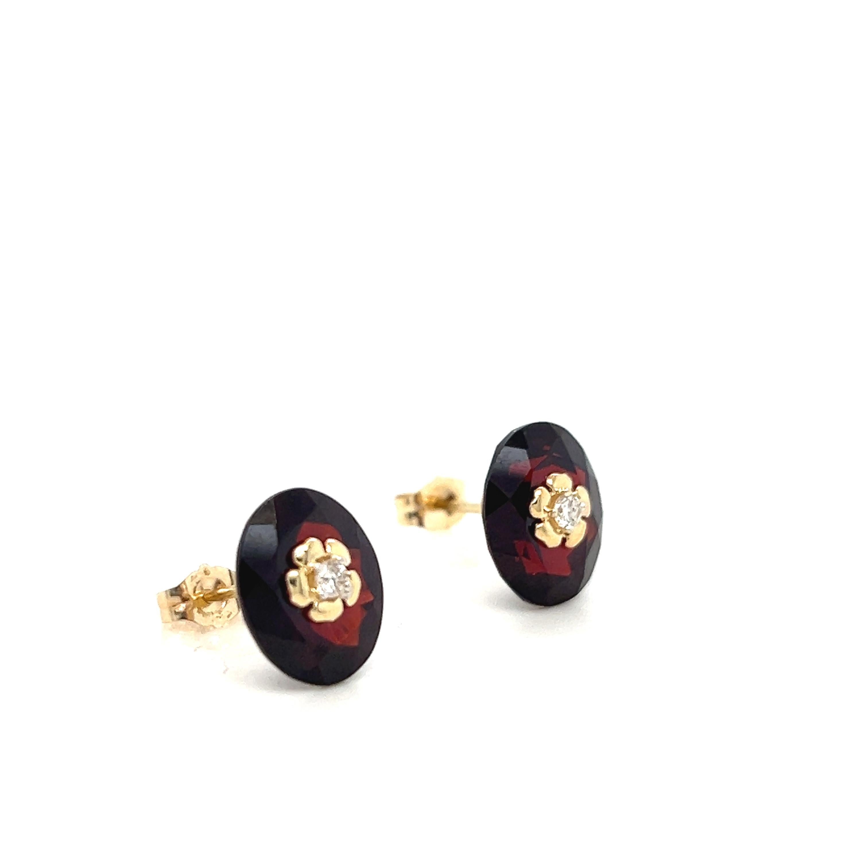 8,52 Karat ovale Granat- und Diamant-Ohrringe aus Gelbgold (Zeitgenössisch)