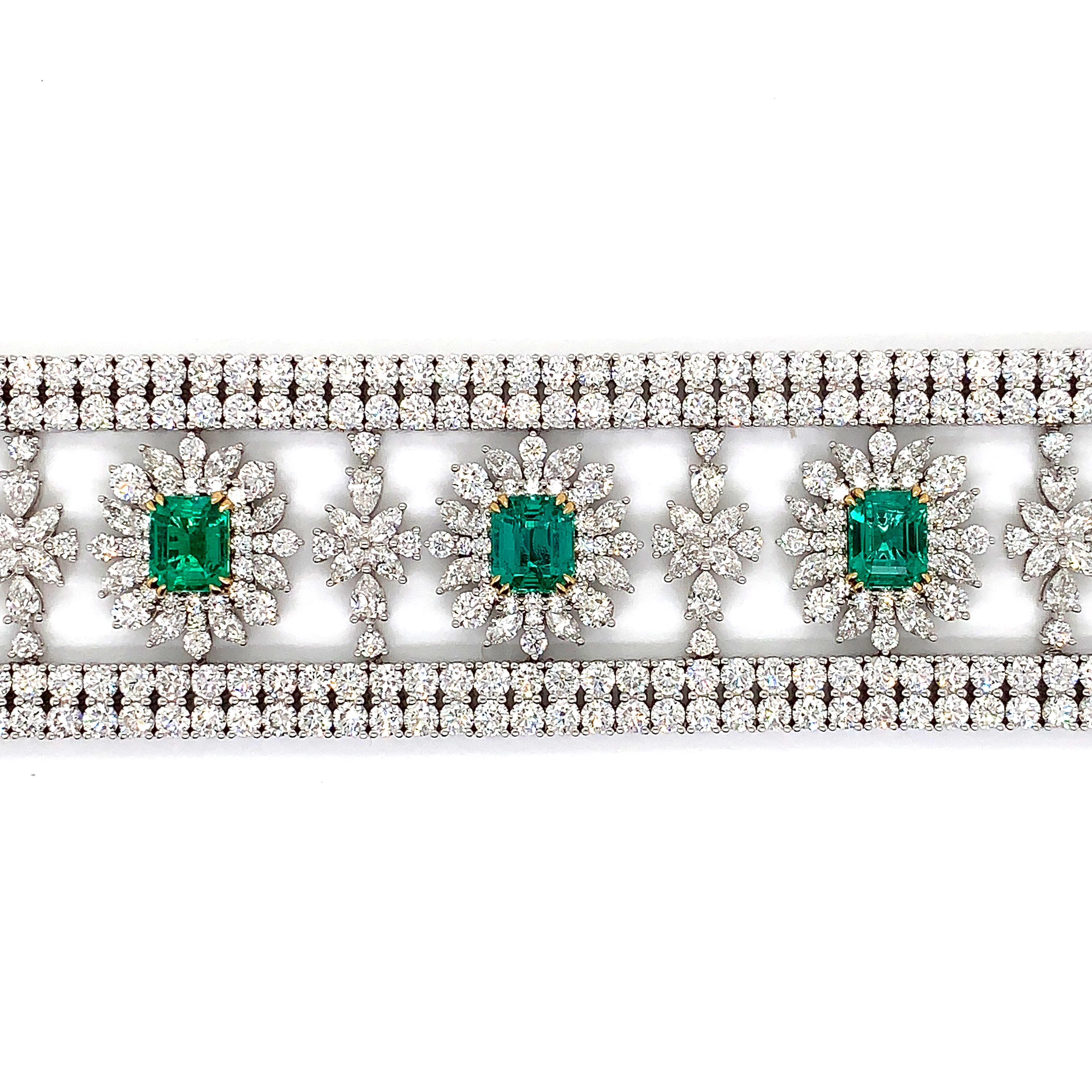 8.526 Carat Emerald Bracelet and Necklace in 18 Karat White Gold with Diamonds In New Condition For Sale In Hong Kong, HK