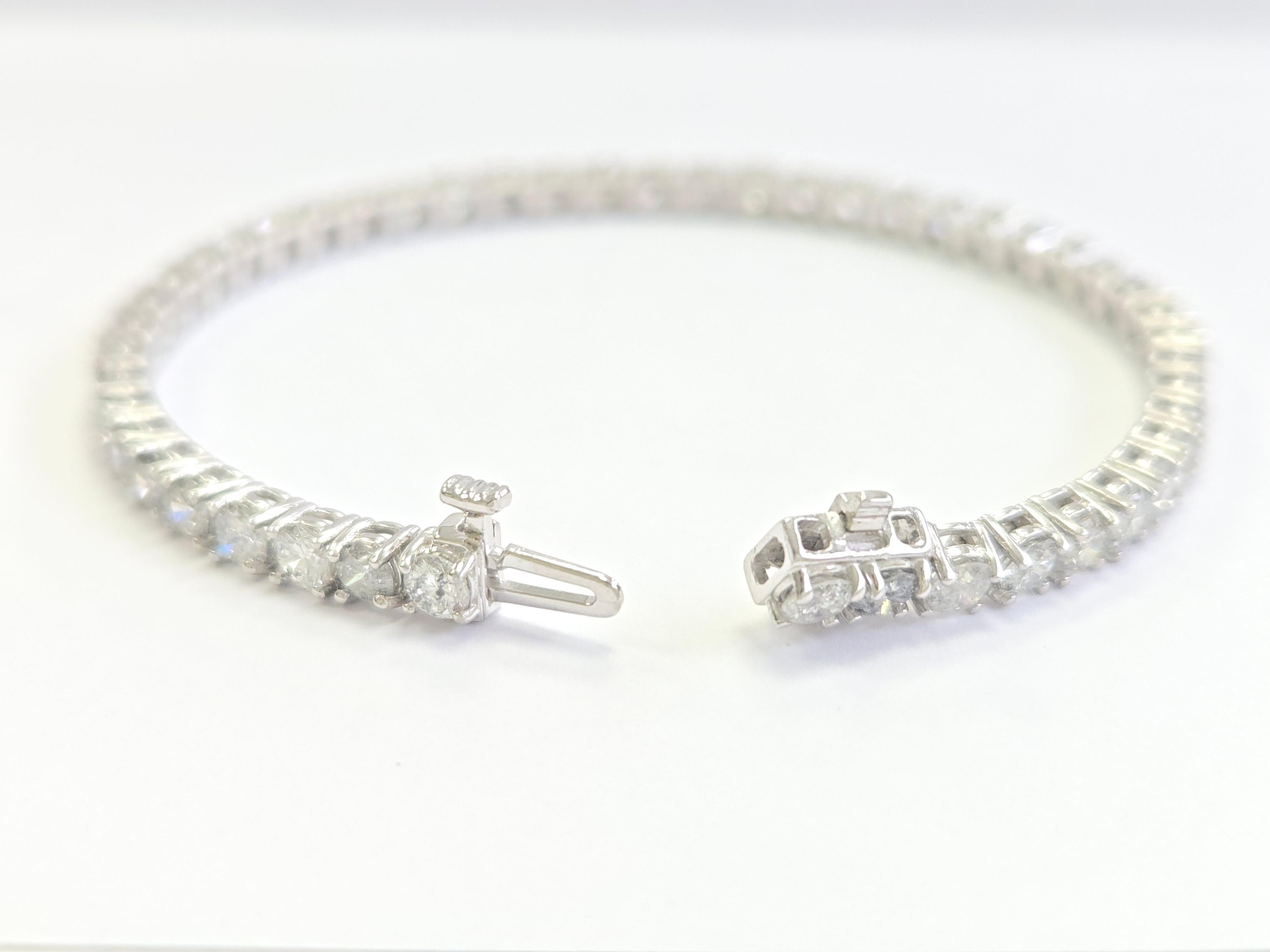 8,53 Karat natürliches Diamant-Tennisarmband 14 Karat Weißgold (Zeitgenössisch) im Angebot