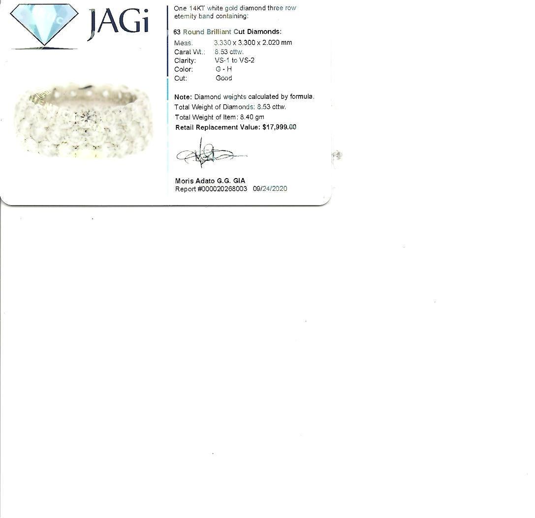 Anneau d'éternité en or 14 carats à trois rangées de diamants ronds brillants de 8,53 carats en vente 4