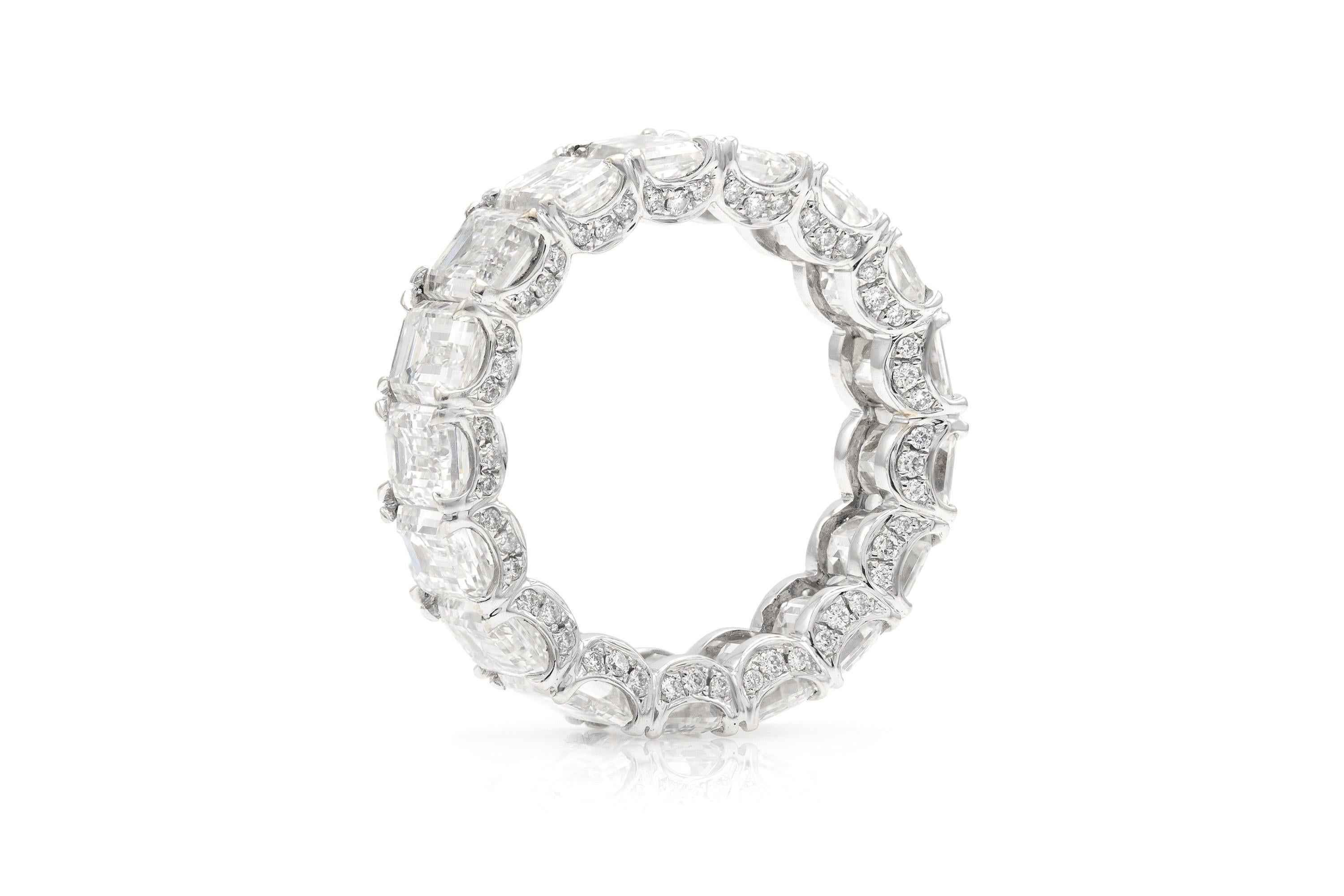 8.54 Carat Emerald Cut Diamond Eternity Band In Good Condition For Sale In New York, NY