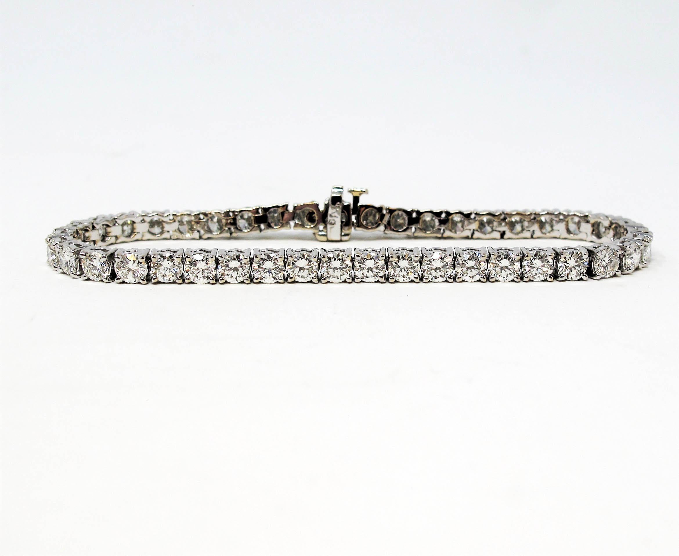 Taille ronde Bracelet tennis en or blanc 14 carats avec diamants brillants ronds de 8,54 carats au total en vente