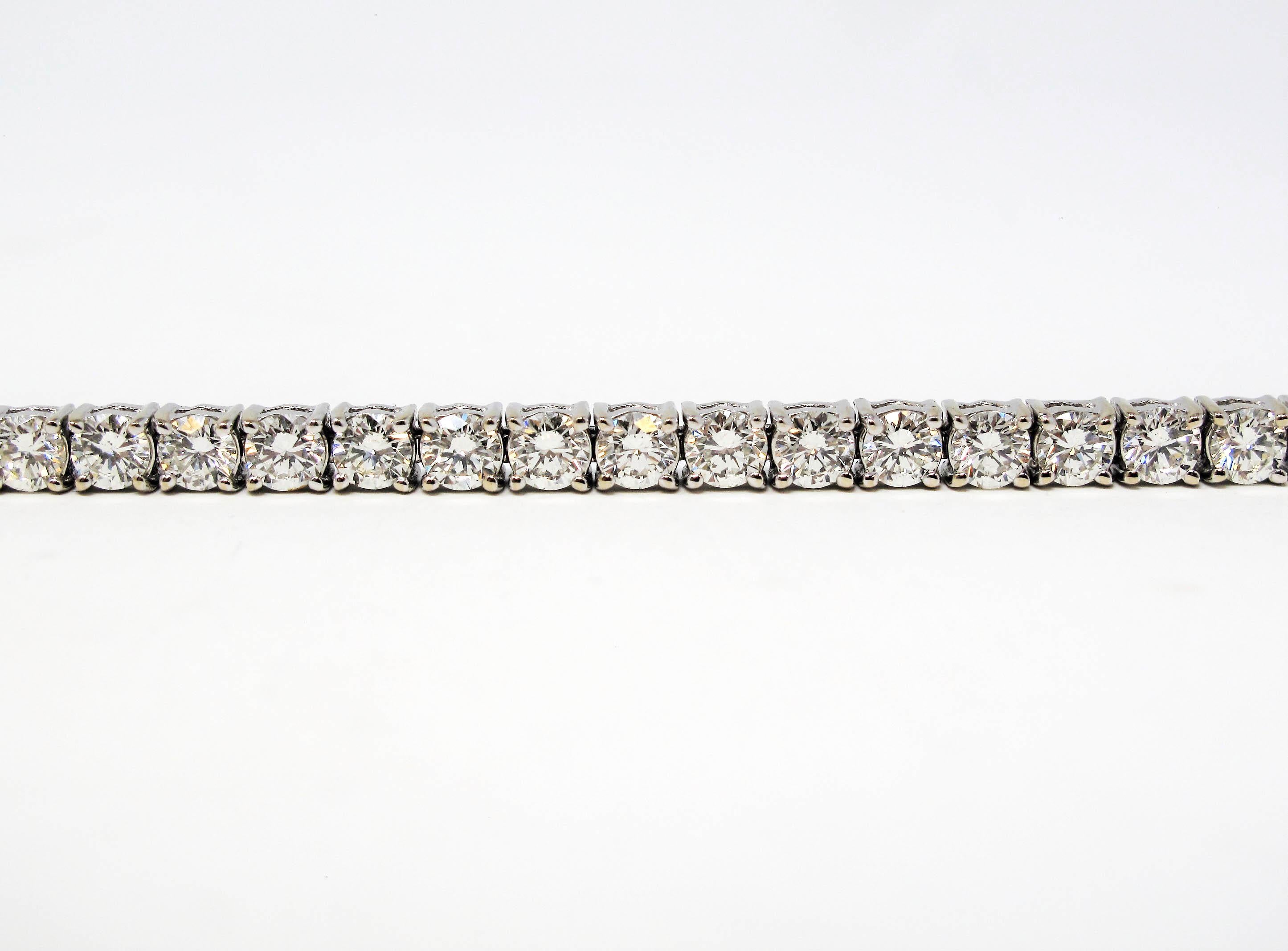 8.54 Carats Total Round Brilliant Diamond Tennis Bracelet 14 Karat White Gold In Good Condition For Sale In Scottsdale, AZ