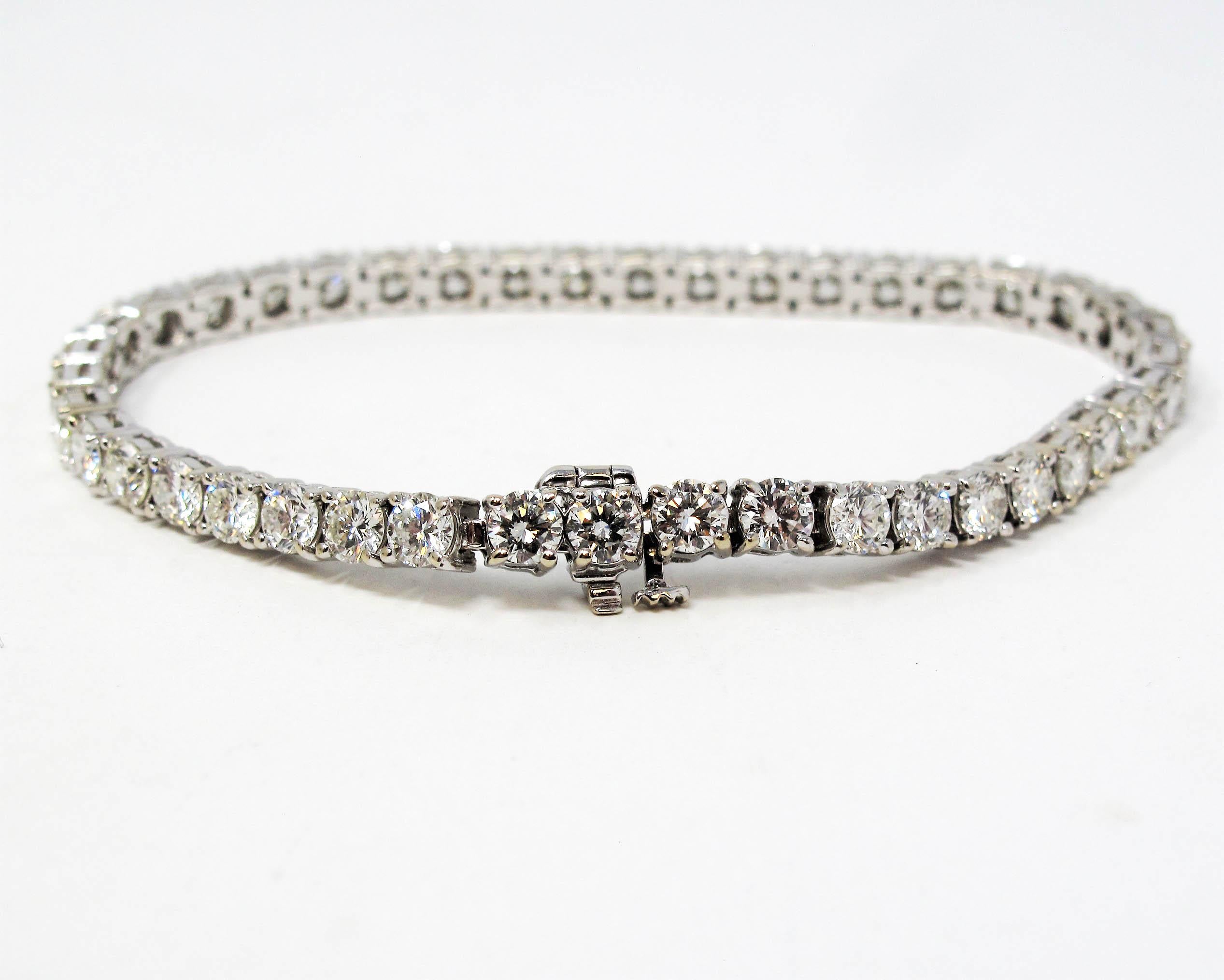 Bracelet tennis en or blanc 14 carats avec diamants brillants ronds de 8,54 carats au total en vente 1