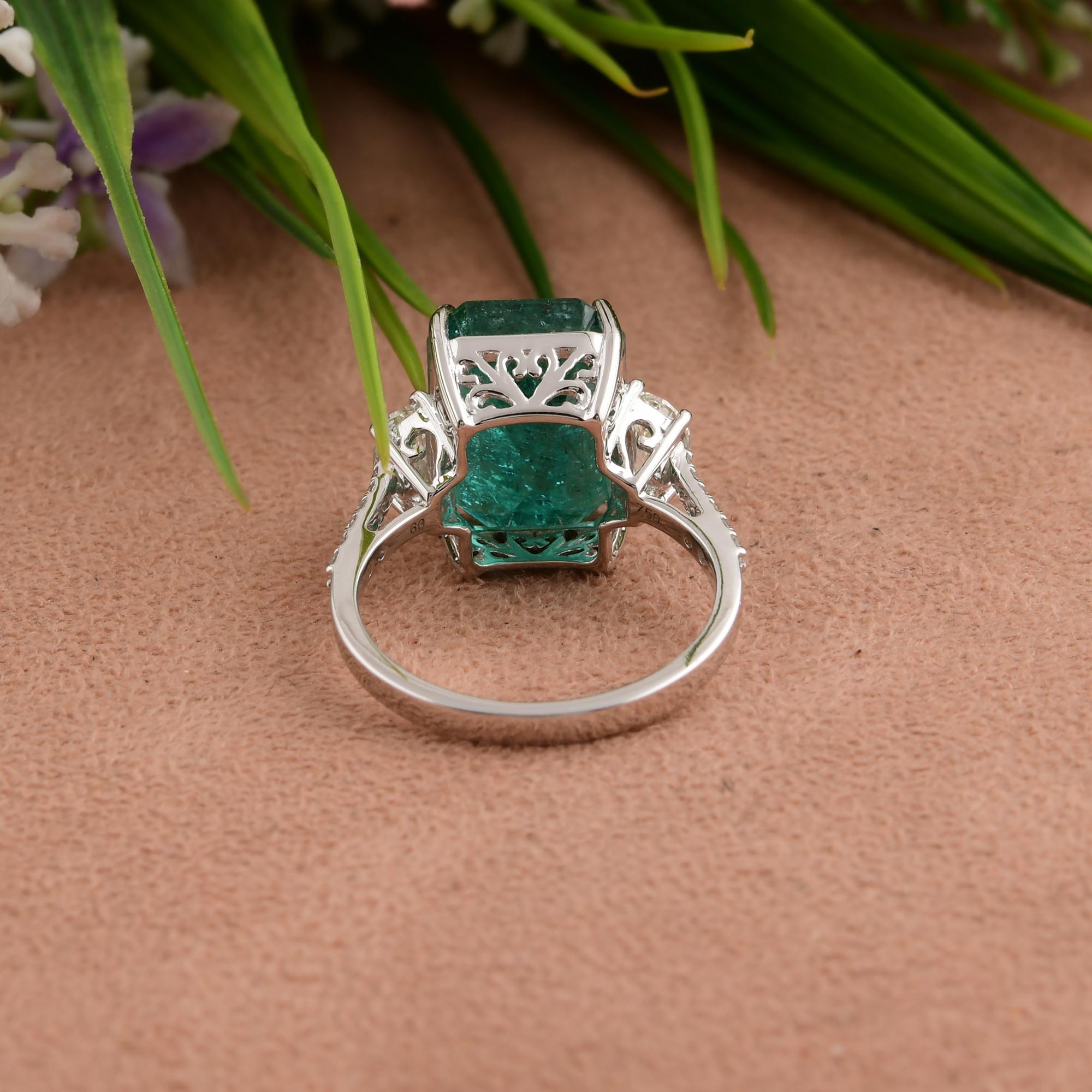 En venta: Anillo de compromiso con halo de esmeraldas y diamantes certificados de 8,54 quilates en oro blanco de 18 quilates  4