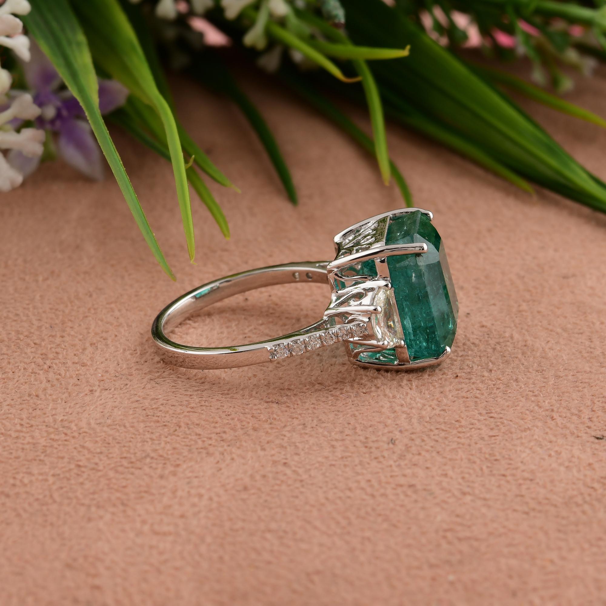 En venta: Anillo de compromiso con halo de esmeraldas y diamantes certificados de 8,54 quilates en oro blanco de 18 quilates  7