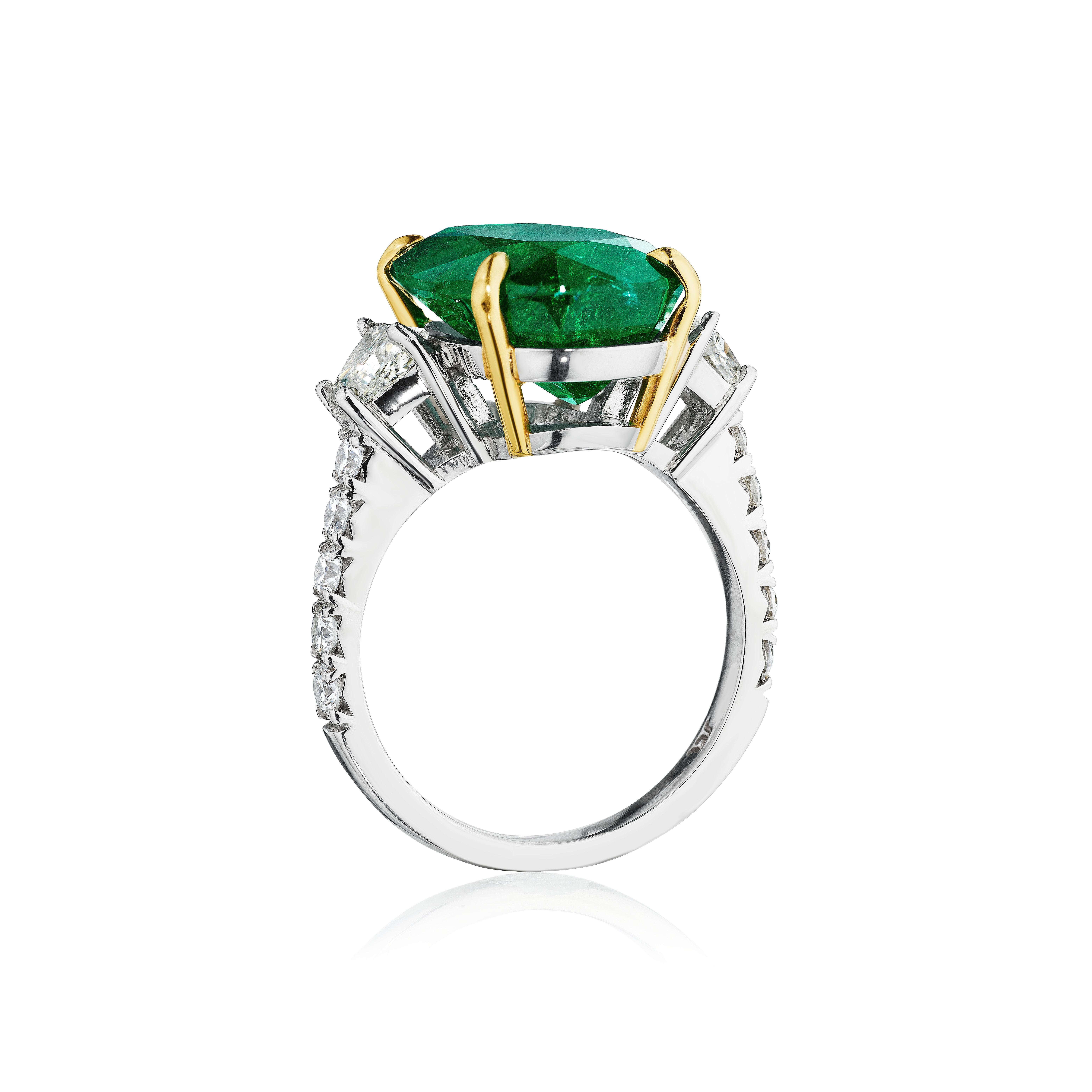 Modern 8.54ct Oval Emerald with Brilliant Trapezoid and Round Diamond Ring For Sale