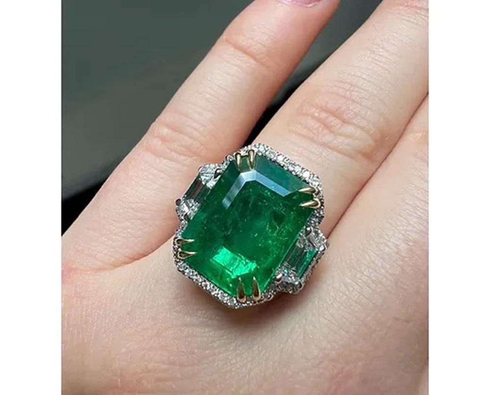 8.55 Carat Emerald EC Ring In New Condition For Sale In New York, NY