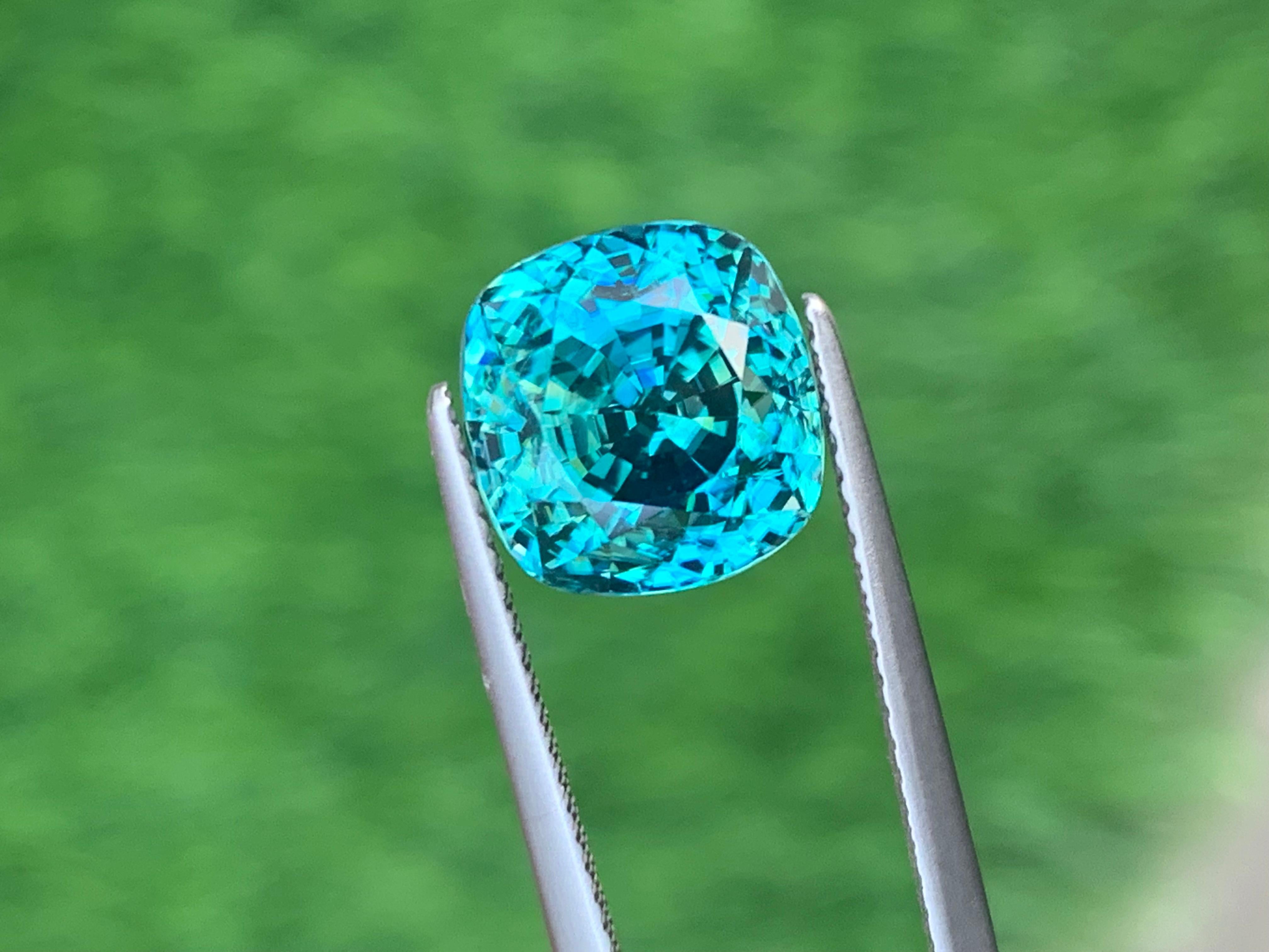 8.55 Carat Majestic Natural Loose Blue Zircon From Cambodia For Jewelry Making In New Condition For Sale In Peshawar, PK