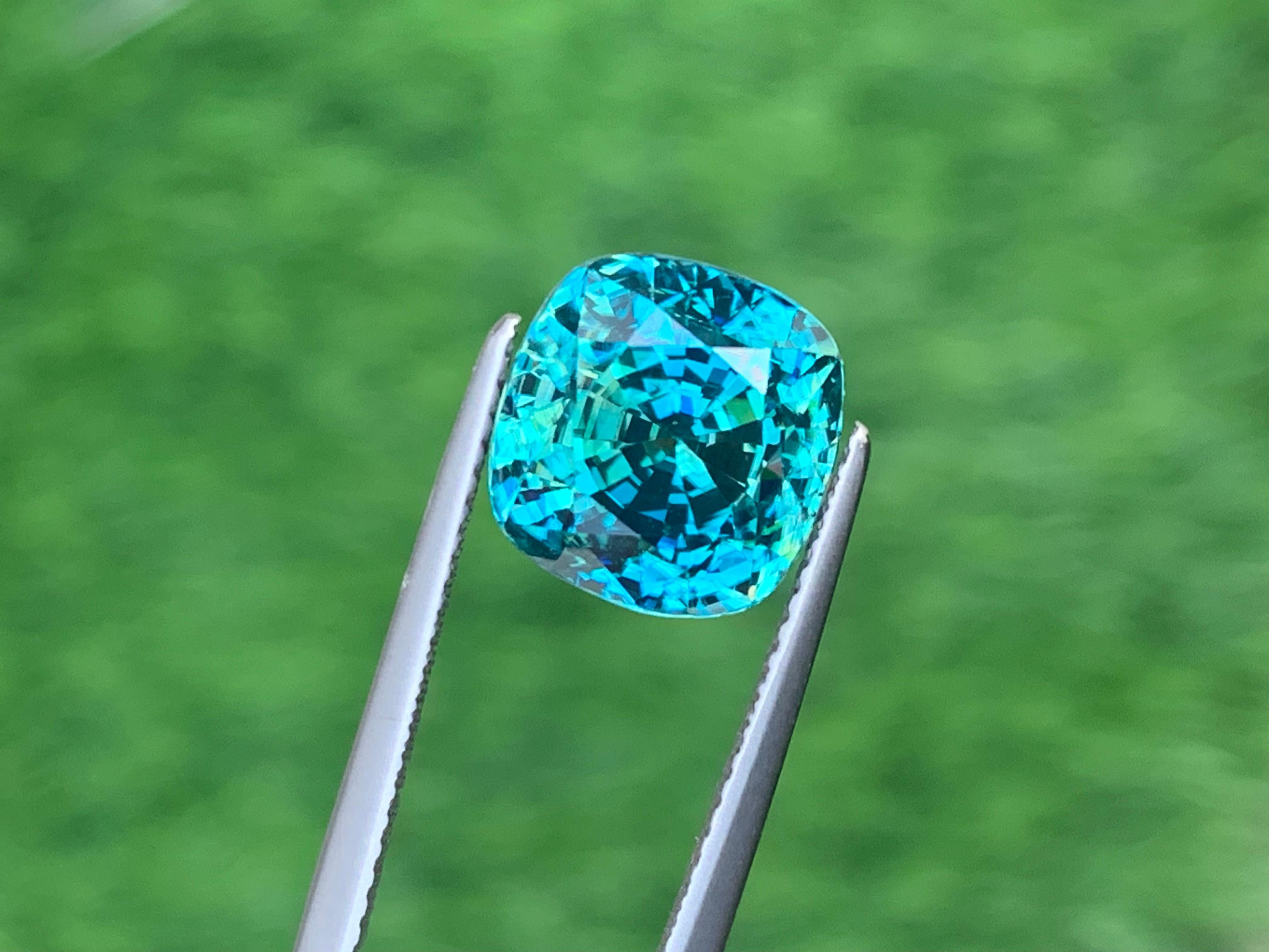 Women's or Men's 8.55 Carat Majestic Natural Loose Blue Zircon From Cambodia For Jewelry Making For Sale