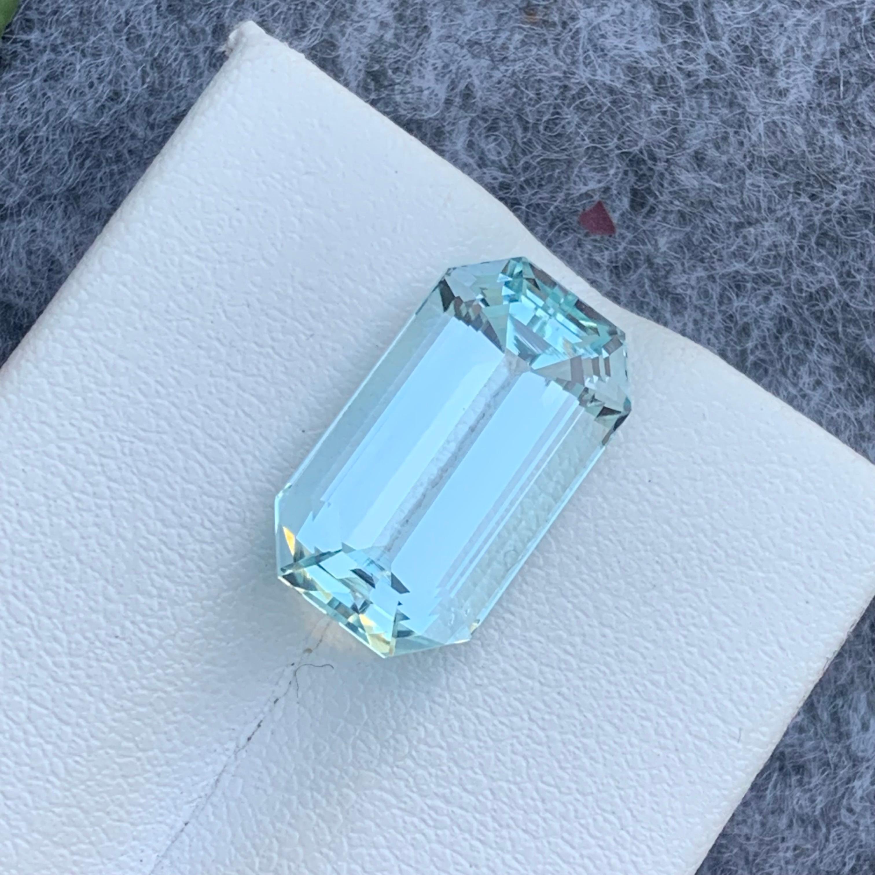 8.55 Carat Natural Light Blue Aquamarine from Pakistan March Birthstone For Sale 4
