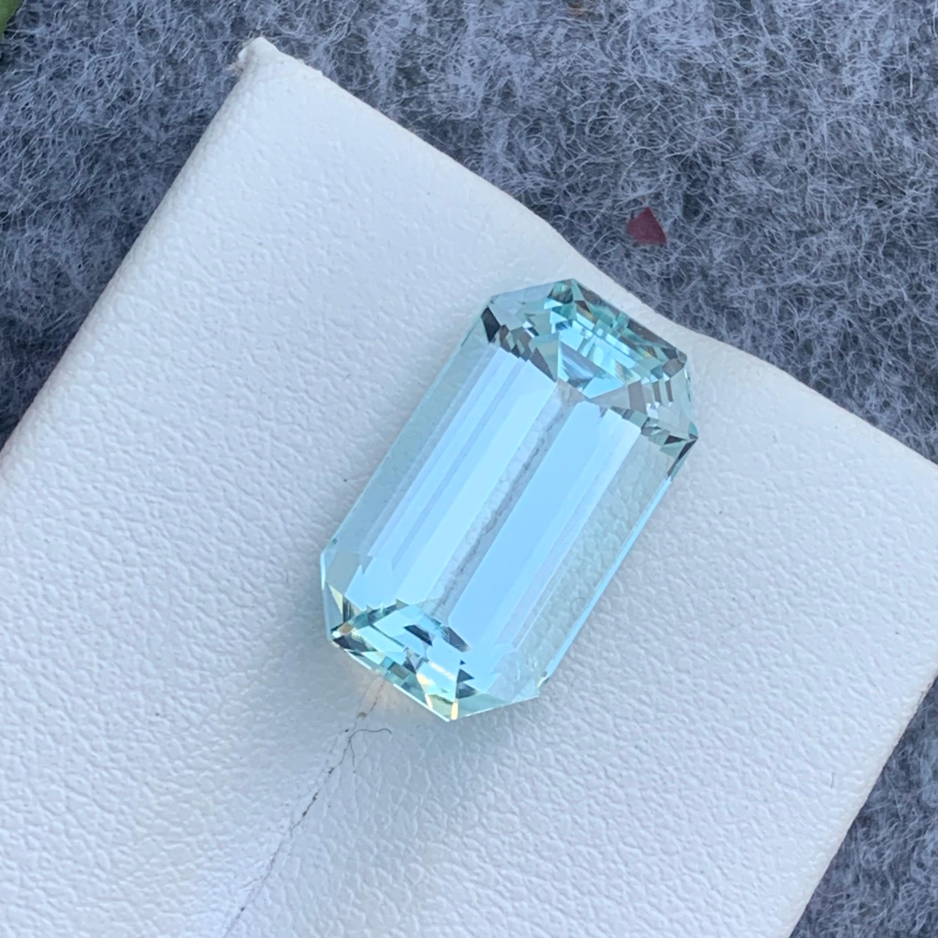 8.55 Carat Natural Light Blue Aquamarine from Pakistan March Birthstone For Sale 5