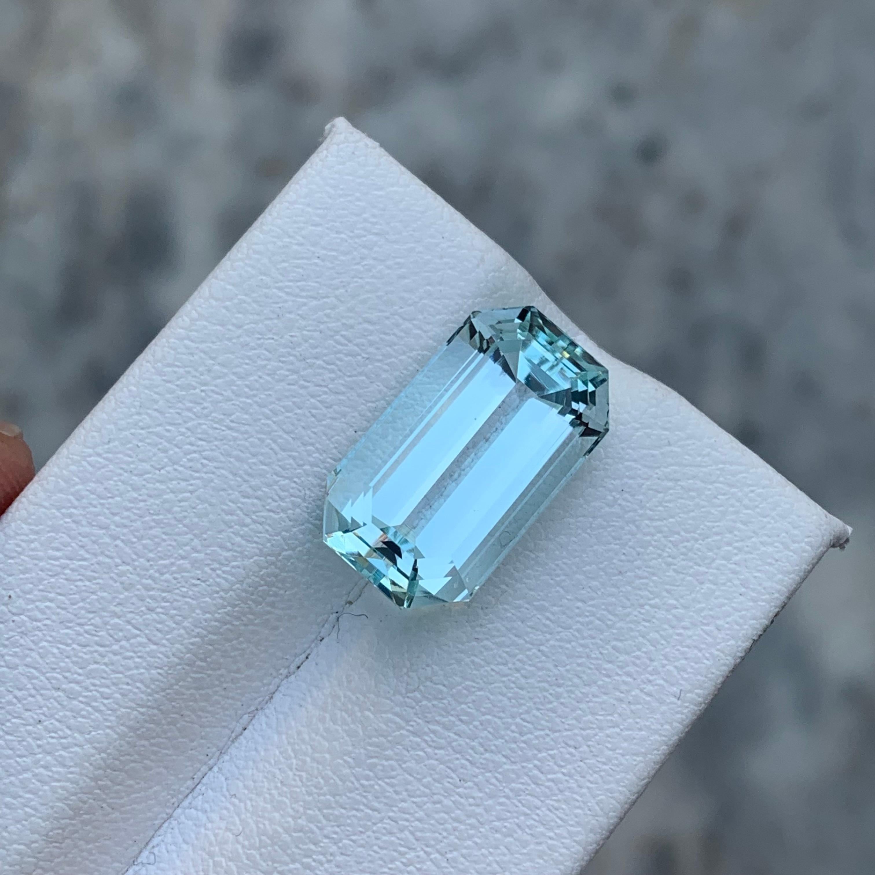 8.55 Carat Natural Light Blue Aquamarine from Pakistan March Birthstone In New Condition For Sale In Peshawar, PK