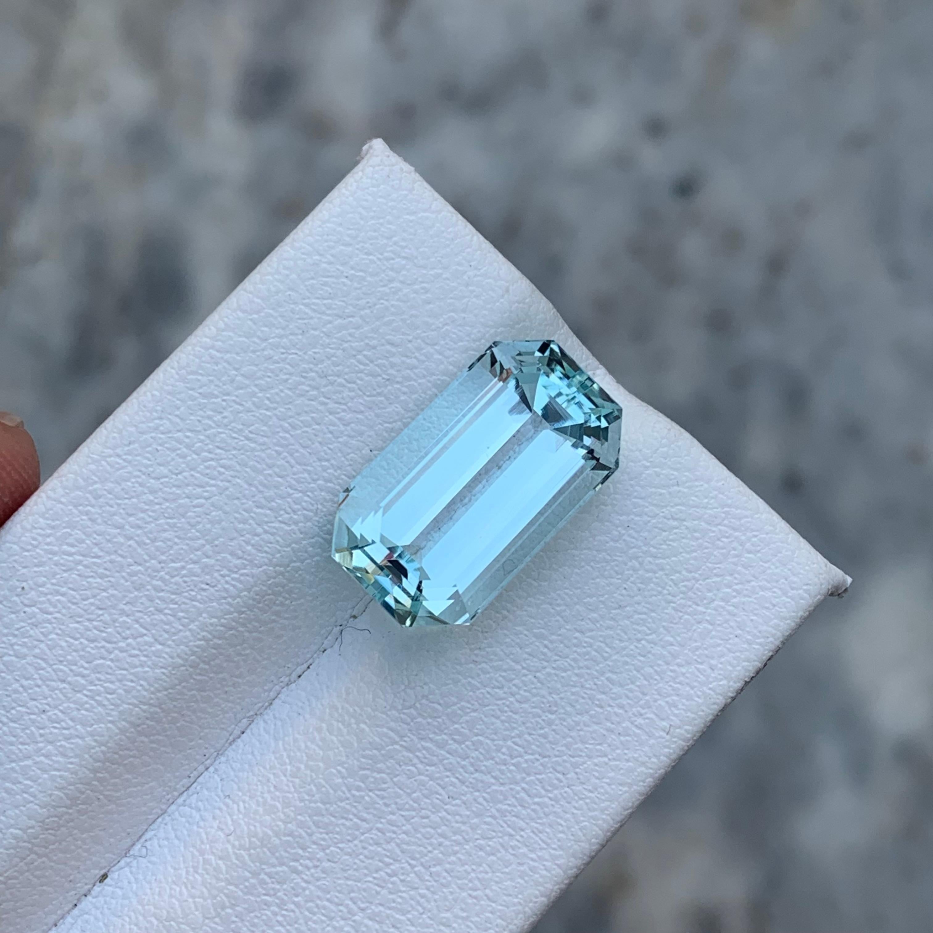 Women's or Men's 8.55 Carat Natural Light Blue Aquamarine from Pakistan March Birthstone For Sale