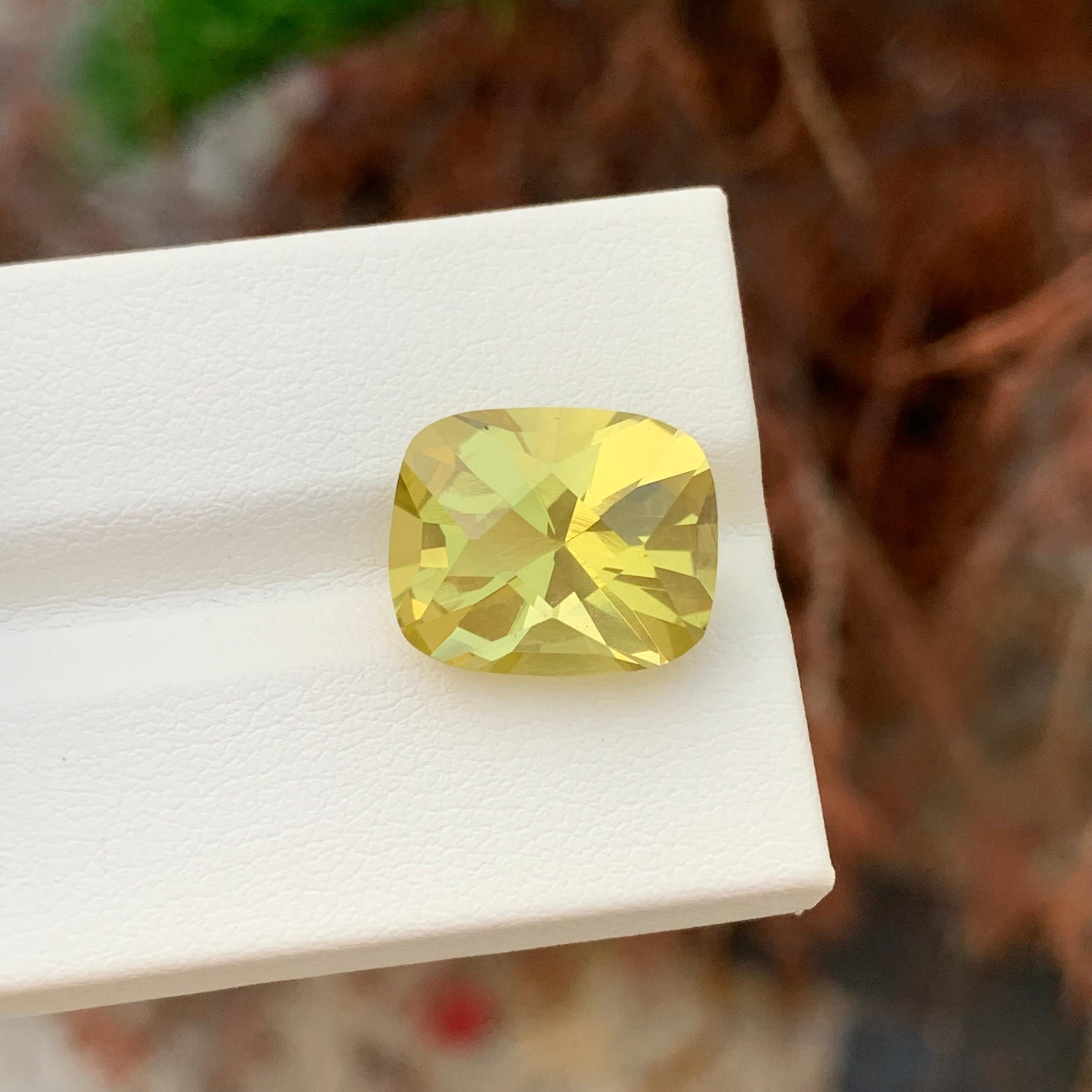 Loser Zitronenquarz

Gewicht: 8,55 Karat
Abmessungen: 14,6 x 11,9 x 9 mm
Herkunft: Brasilien
Die Form: Kissen 
Zertifikat: Auf Anfrage
Farbe: Gelb

Der Zitronenquarz-Citrin, ein schillernder Edelstein, kombiniert die lebhaften Farben des