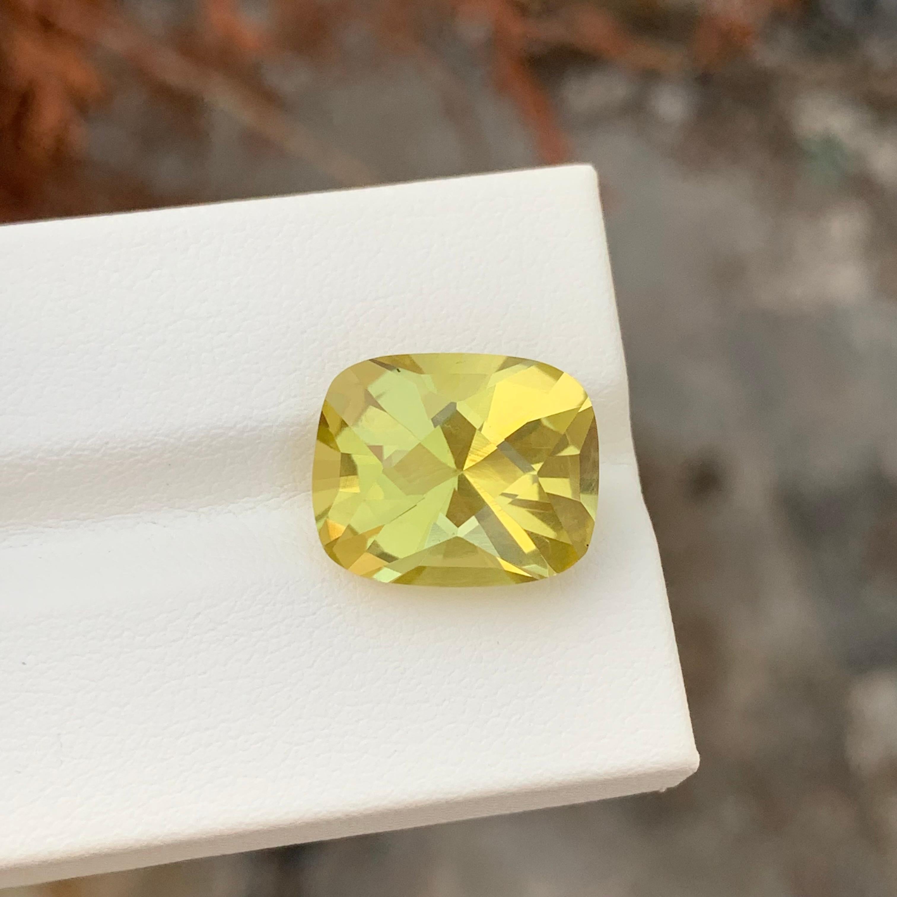 8,55 Karat Natürlicher Loser Zitronenquarz Fancy Cut Edelstein (Smaragdschliff) im Angebot