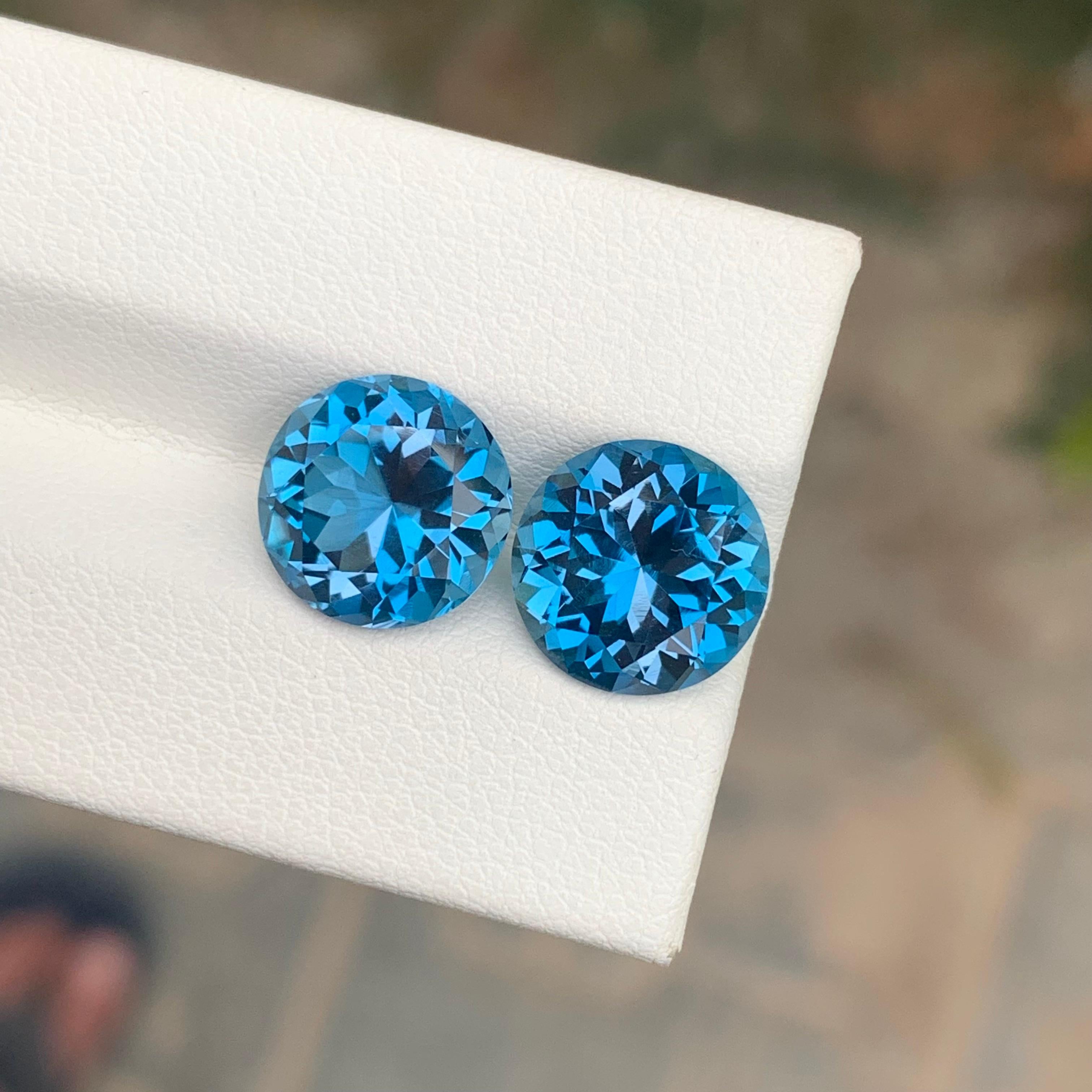 Coppia di Topazi Blu di Londra sfusi 

Peso: 8,55 Carati
Dimensioni: 10 x 10 x 6,4 mm e 
                    9,9 x 9,9 x 6,6 mm 
Origine: Brasile
Forma: Rotondo 
Colore: Blu intenso
Certificato: Su richiesta del cliente

Il Topazio Blu di Londra è
