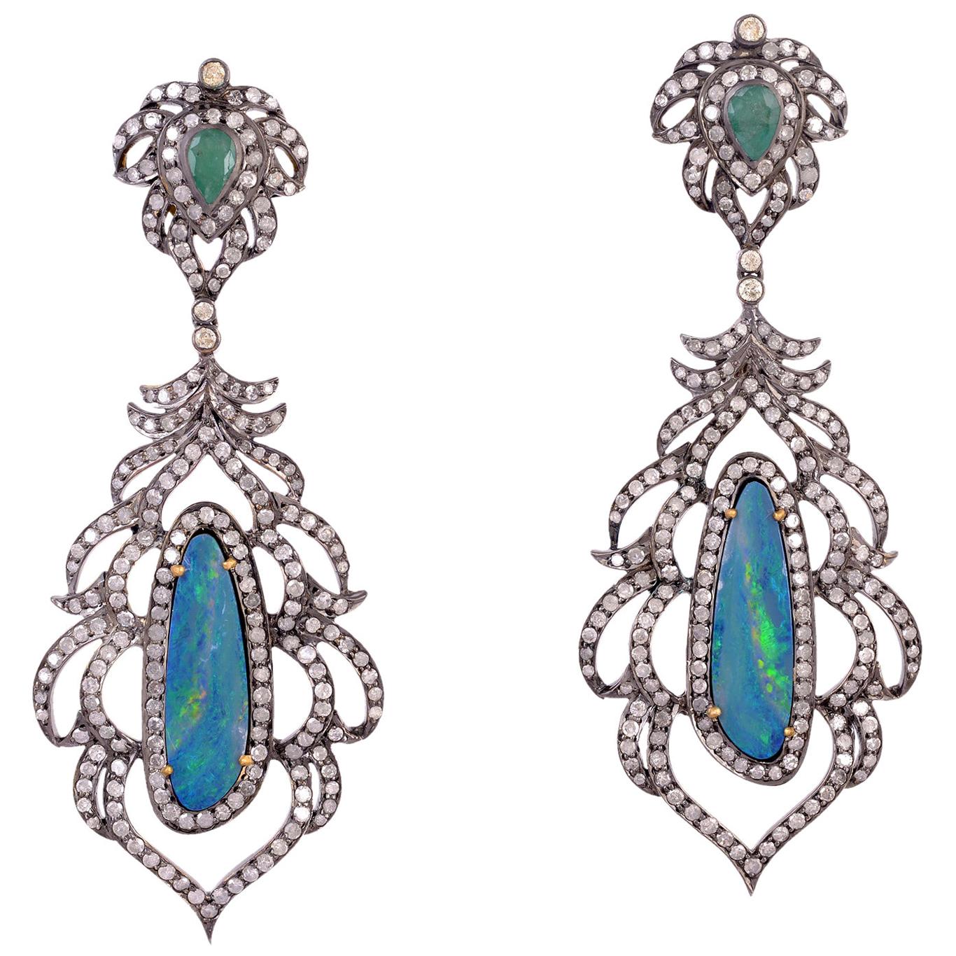 Boucles d'oreilles en opale, émeraudes et diamants de 8,55 carats