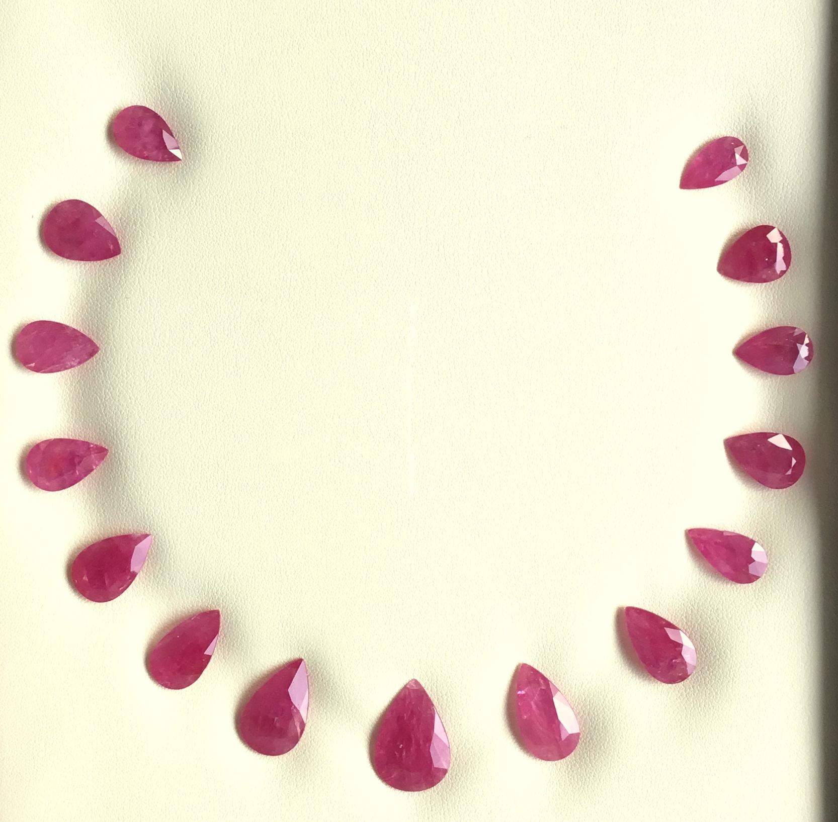 85.50 Carats Ruby Mozambique Pear Faceted Cut stone Layout Heated Natural Gem

Poids : 85,50 carats
Taille : 12.5x7 à 20x13 MM
Pièces : 15
Forme : Pierre facettée en forme de poire