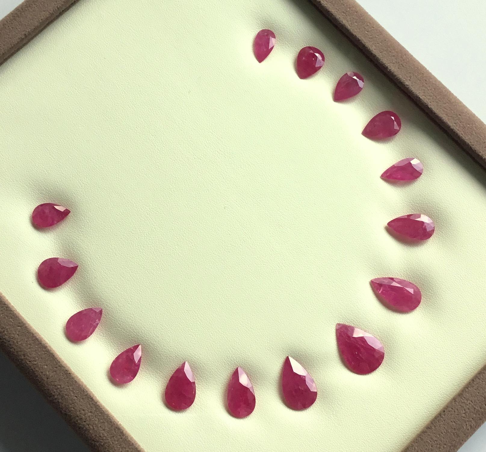 Taille poire 85.50 Carats Ruby Mozambique Pear Faceted Cut stone Layout Heated Natural Gem en vente