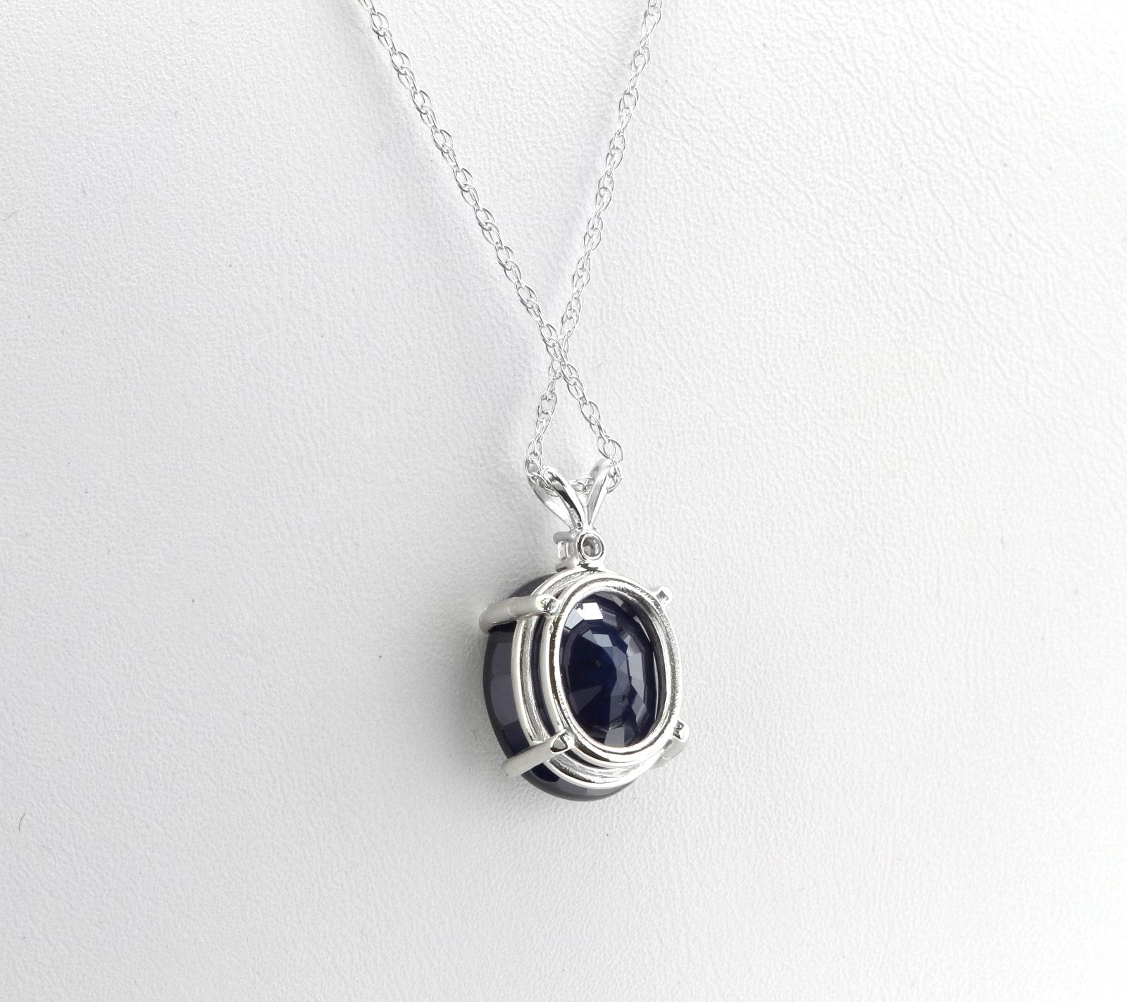 8.55 Carat Natural Sapphire and Diamond 14 Karat Solid White Gold Necklace In New Condition For Sale In Los Angeles, CA