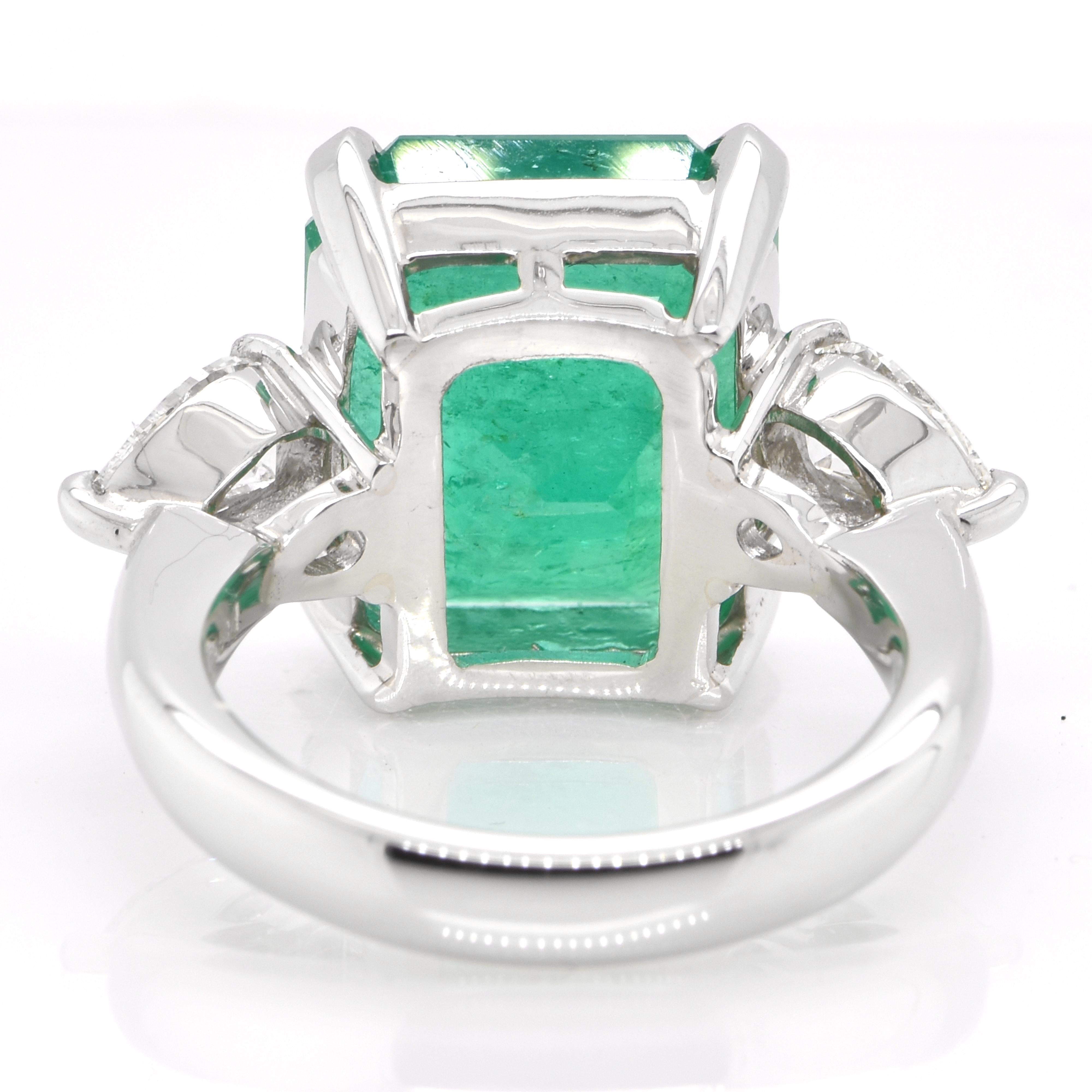 Women's 8.56 Carat Colombian Emerald and Diamond Cocktail Ring Set in Platinum For Sale