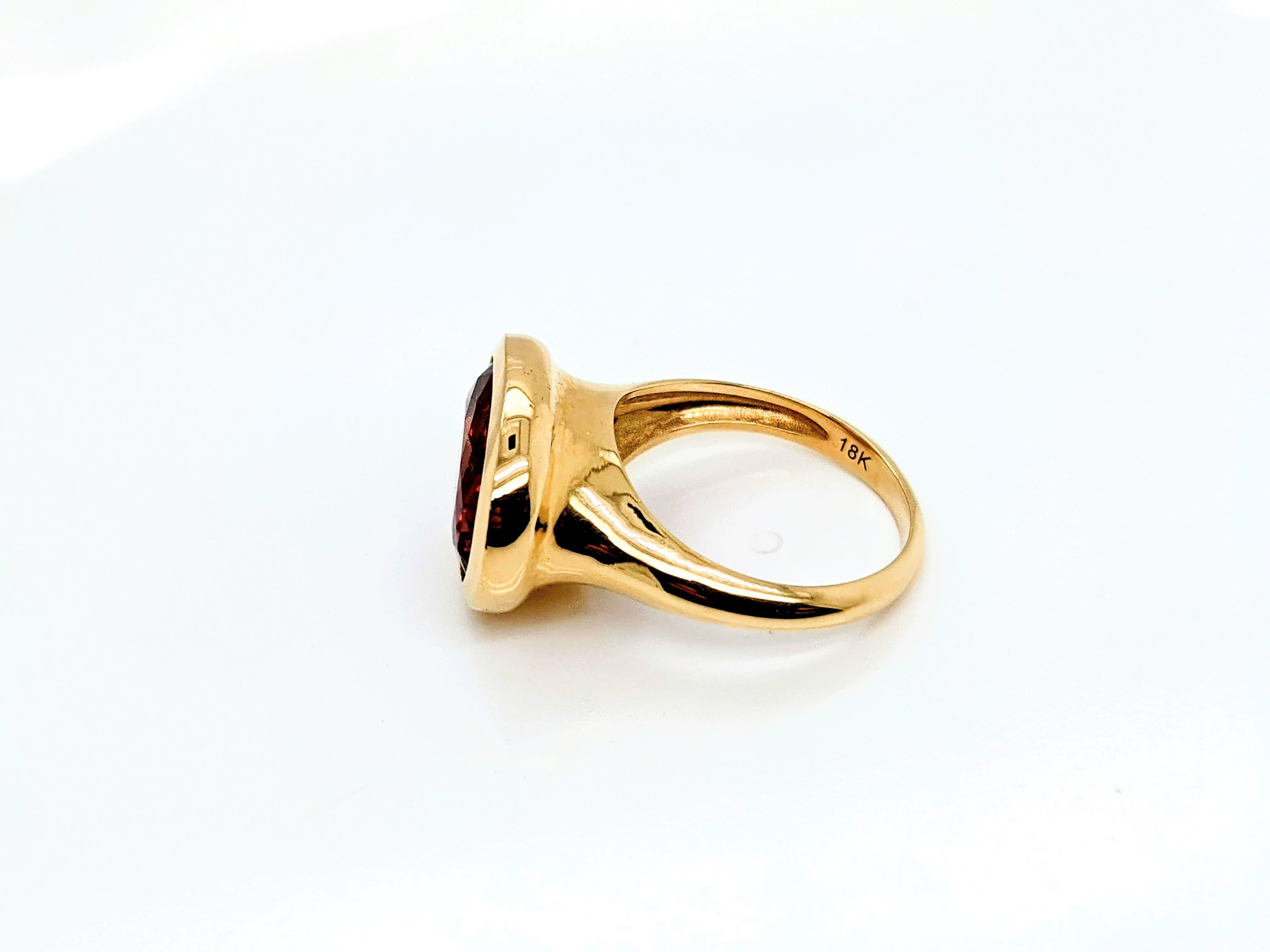 Art Déco Anello in oro giallo 18k con tormalina ovale naturale rosa/rossa sfaccettata da 8,56 carati in vendita