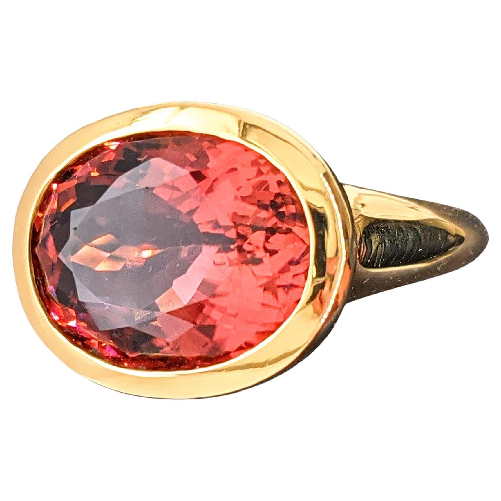 Bague en or jaune 18k de 8,56 carats Tourmaline rose/rouge ovale naturelle taillée à facettes