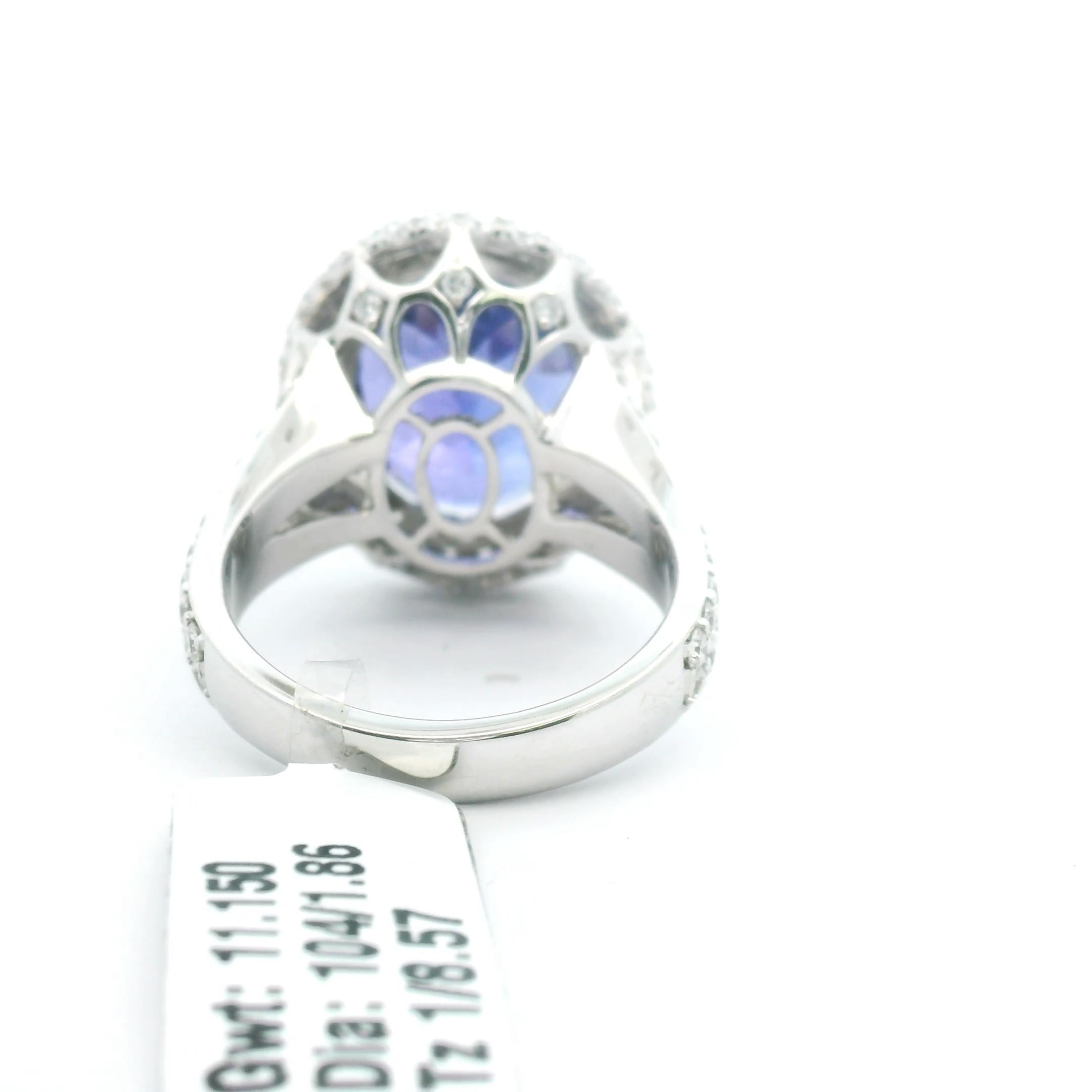8,56 Karat Tansanit Oval Brillantschliff Pavé Diamant Halo Solitär Ring im Zustand „Neu“ im Angebot in Great Neck, NY