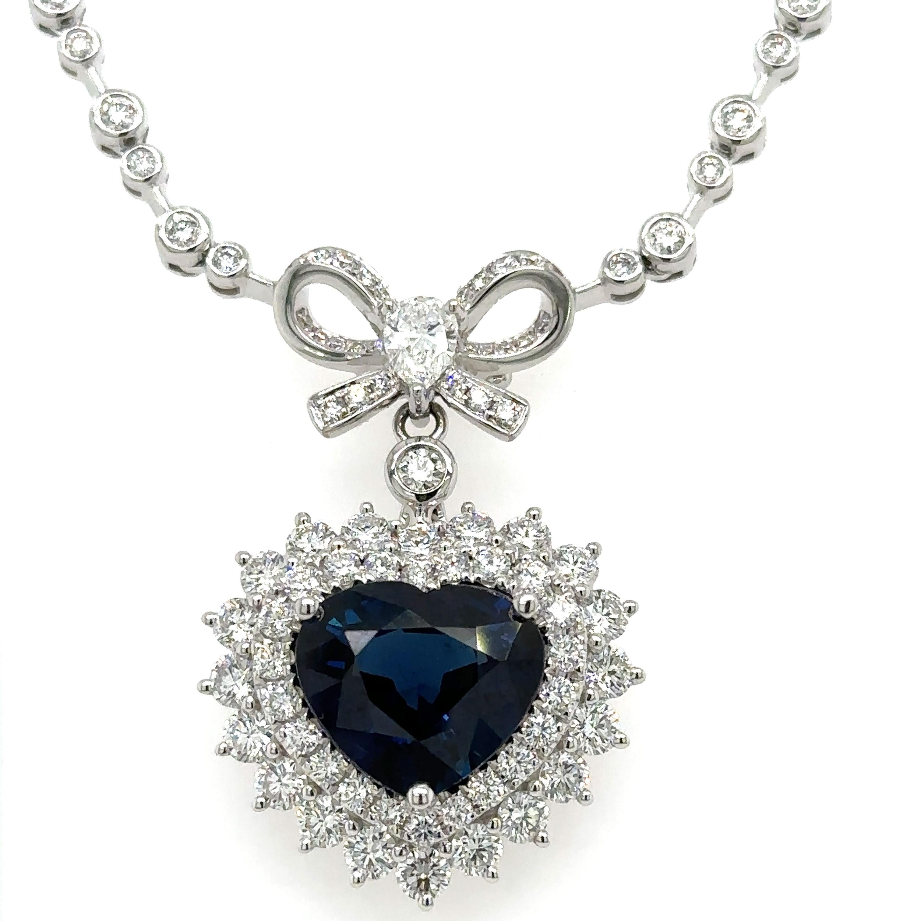 Modern 8.56CT TW Royal Blue Sapphire Diamond Heart Solitaire Pendant Statement Necklace For Sale