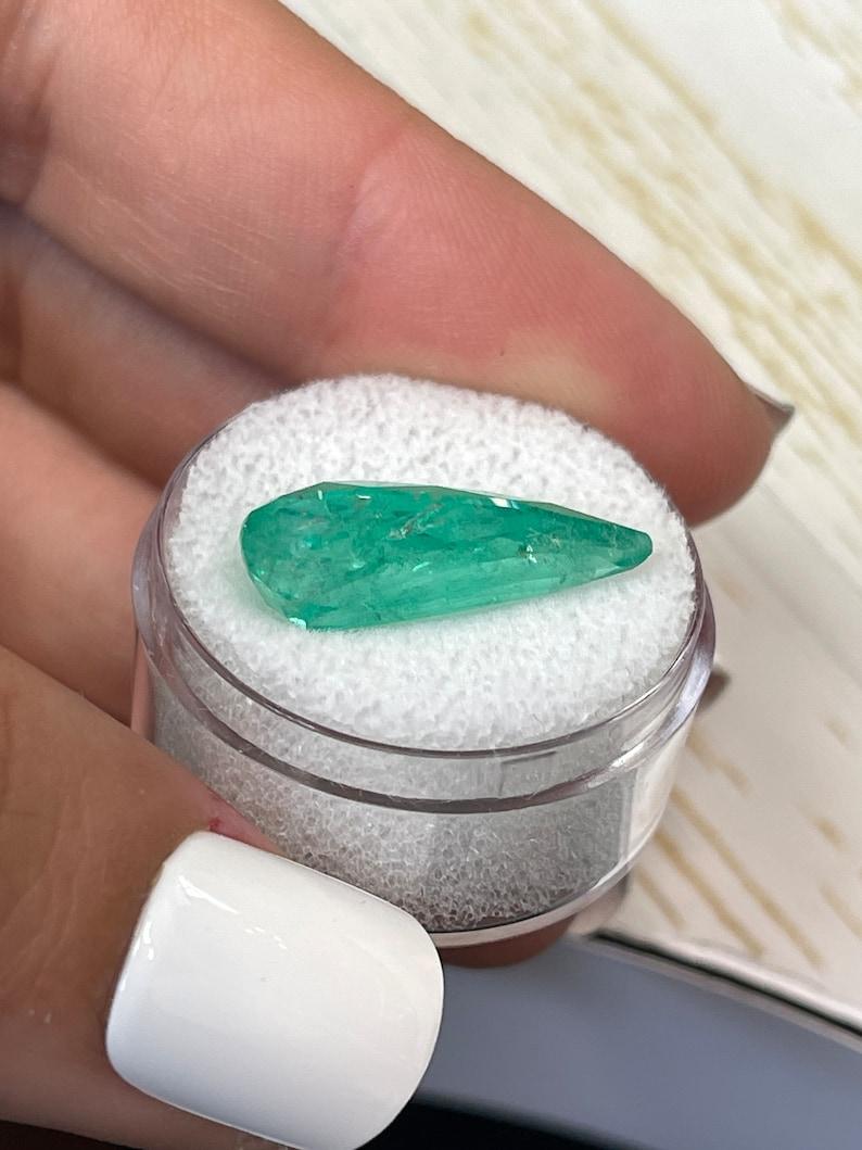 Donna 8,57 Carati 21x11 Enorme Smeraldo Colombiano Verde - Gemma di maggio con taglio a pera in vendita