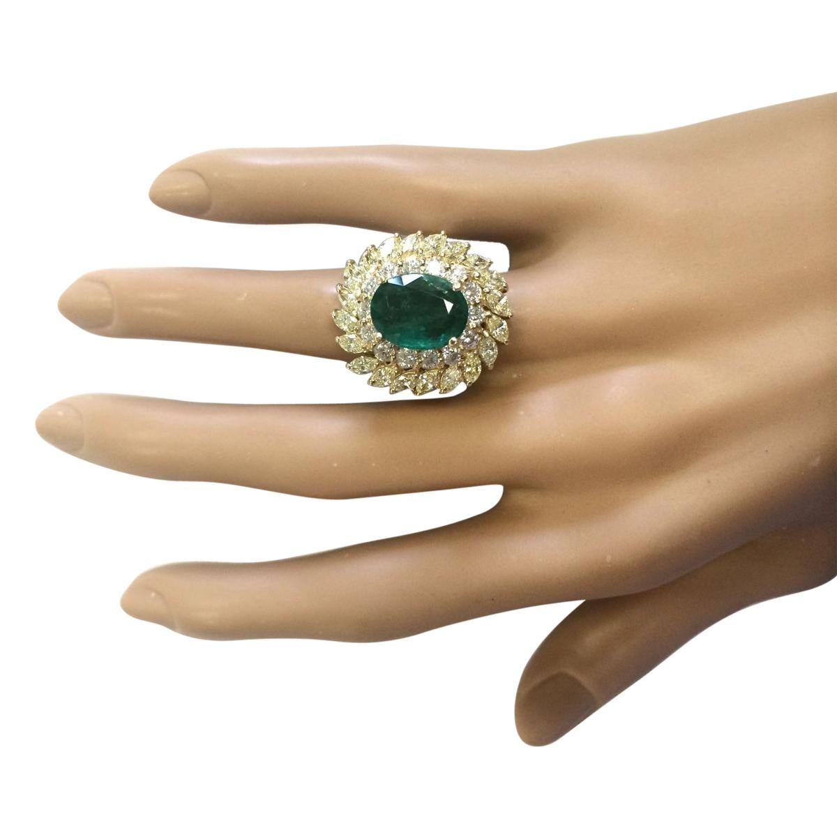 Natural Emerald 14 Karat Yellow Gold Diamond Ring In New Condition For Sale In Los Angeles, CA