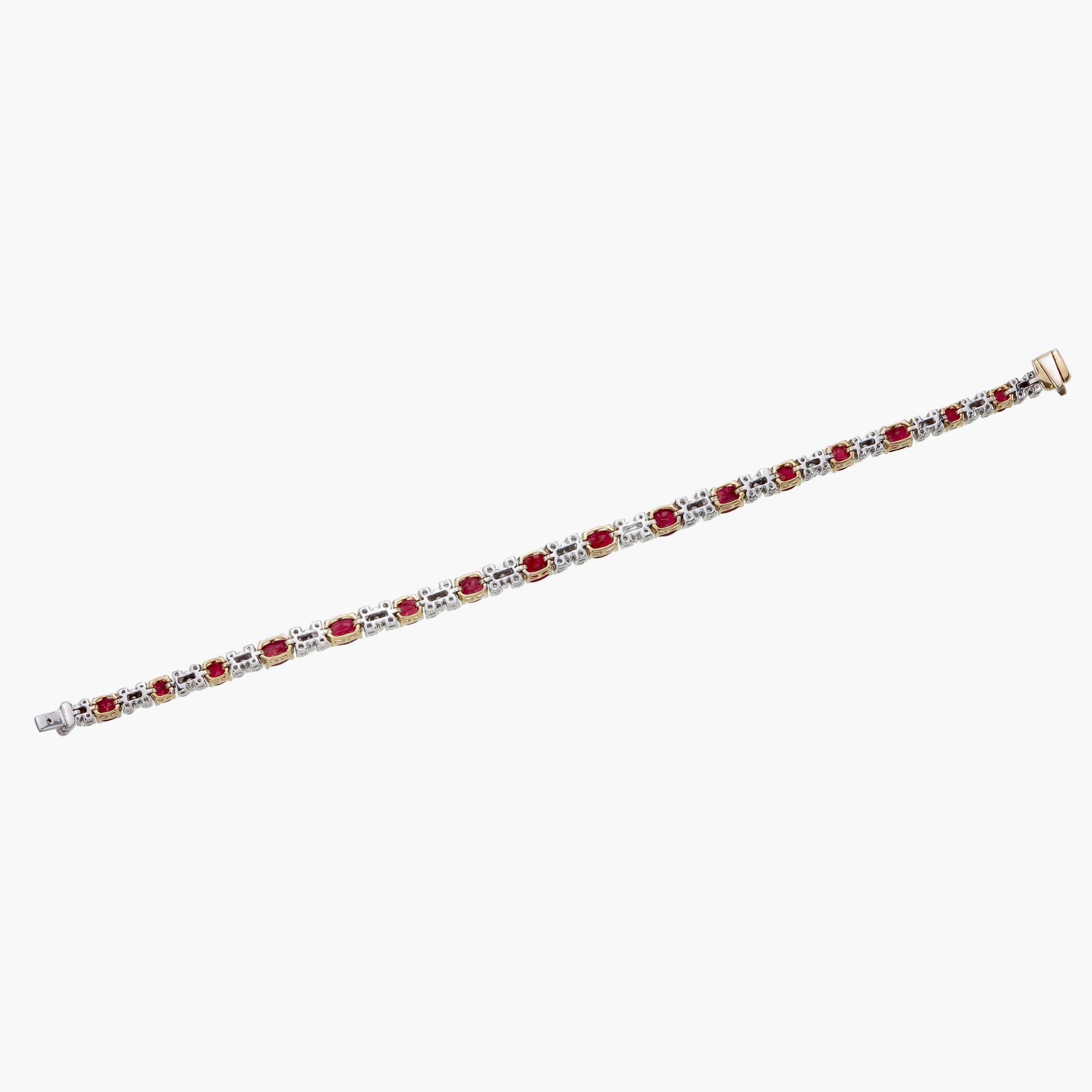 Moderno Bracciale con rubino di Birmania e diamanti senza calore da 8,57 carati in oro bianco da 18 carati in vendita