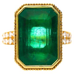 8.57 Carat Vivid Green Emerald and Diamond Milgrain Bezel 18K Gold Ring