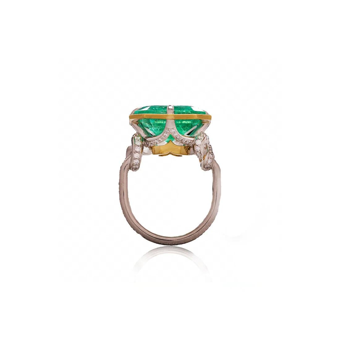 Women's or Men's 8.57ct Columbian Emerald Forget Me Knot ring in 22ct yellow gold and platinum  For Sale
