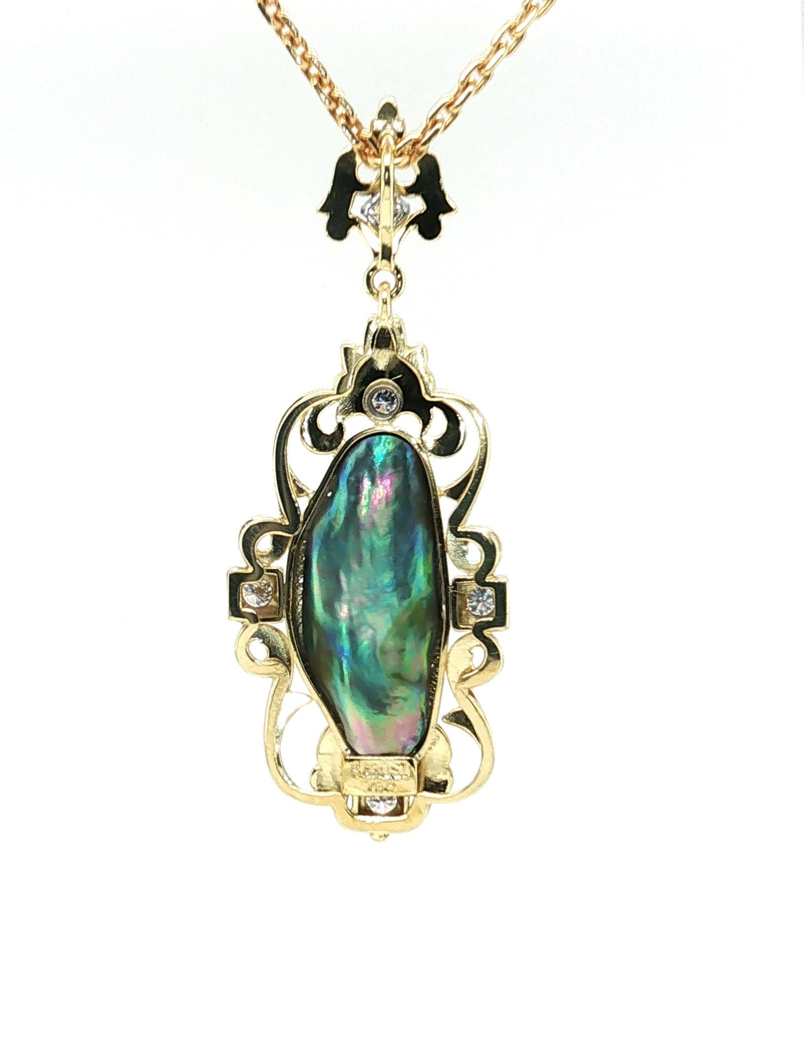 Artisan Pendentif en or jaune 18 carats perle d'abalone naturelle et diamant fait à la main en vente