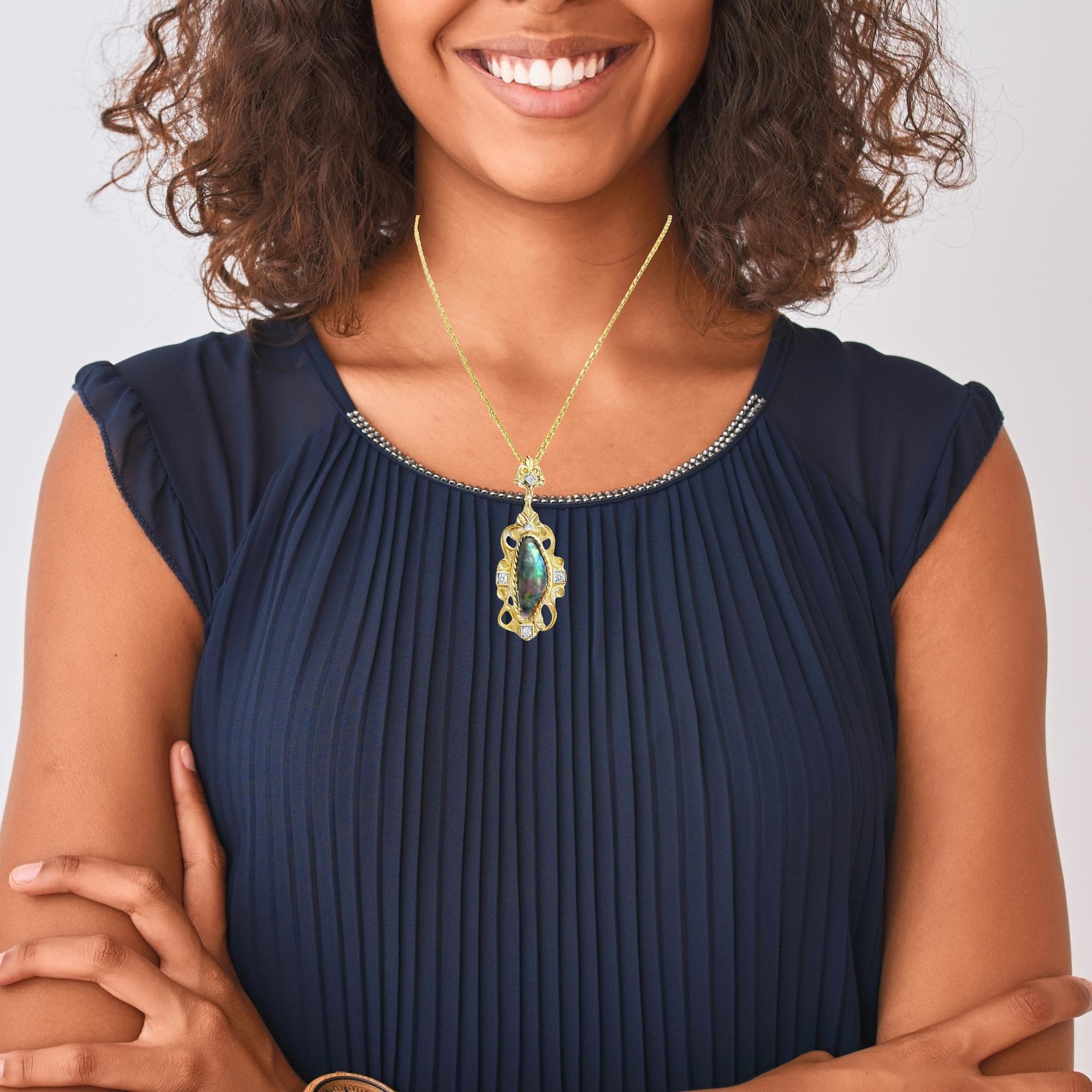 Pendentif en or jaune 18 carats perle d'abalone naturelle et diamant fait à la main en vente 2