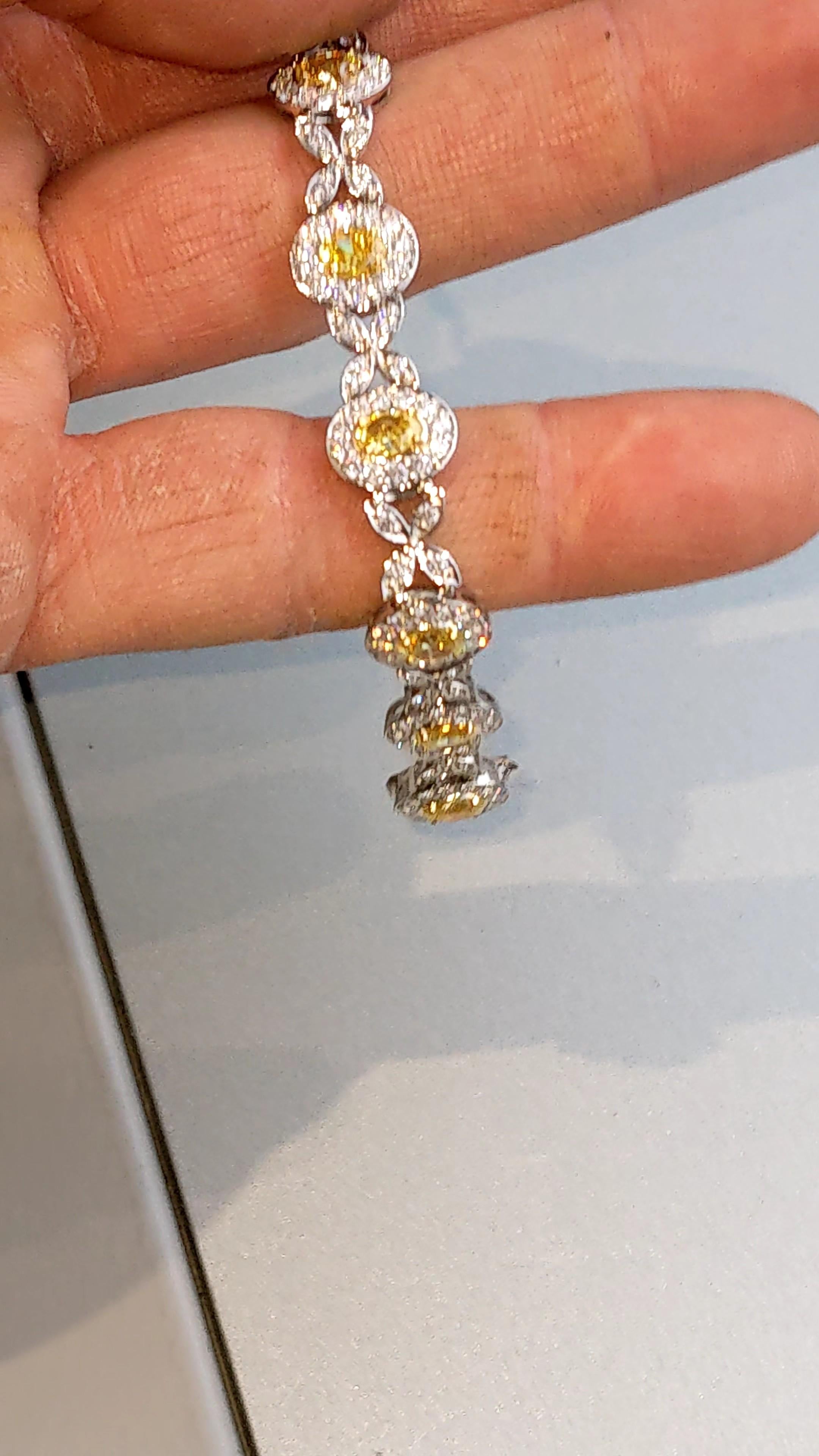 De las mujeres Pulsera de 8,58 quilates de diamantes blancos y amarillos naturales Oro de 18 quilates y platino 950 en venta