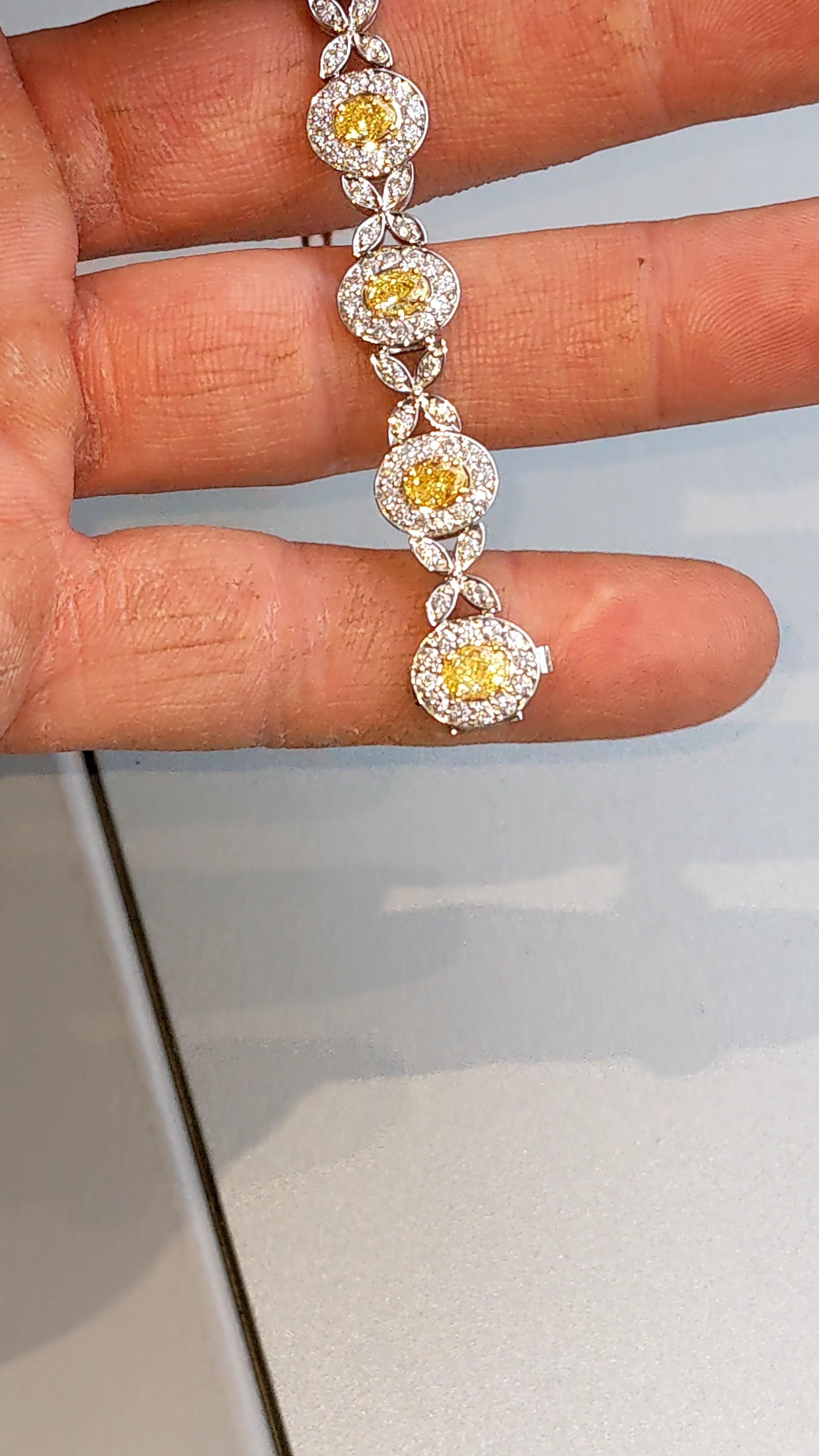 Pulsera de 8,58 quilates de diamantes blancos y amarillos naturales Oro de 18 quilates y platino 950 en venta 1