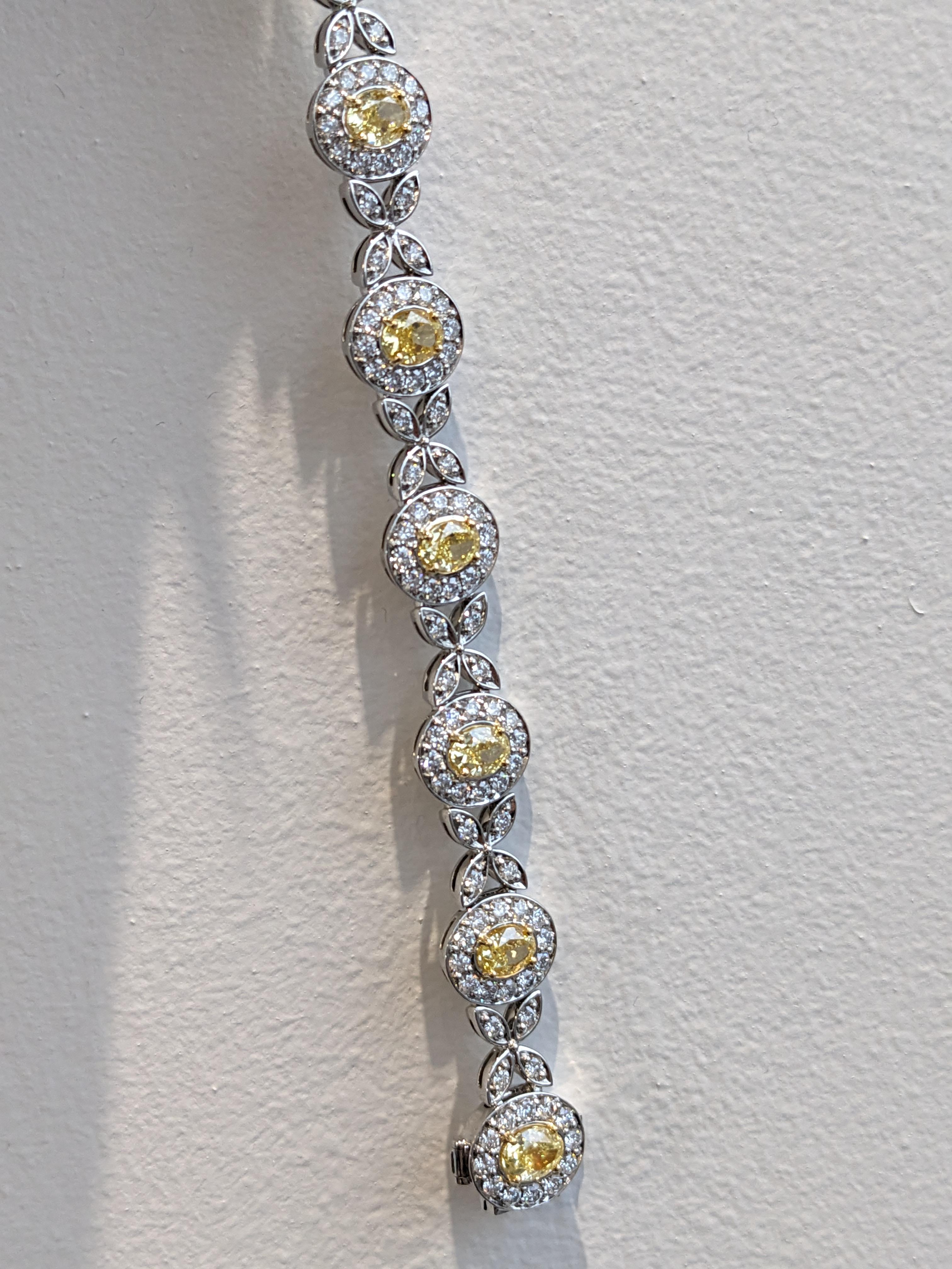 Pulsera de 8,58 quilates de diamantes blancos y amarillos naturales Oro de 18 quilates y platino 950 en venta 2