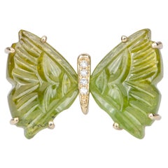 14 Karat Gelbgold Statement-Ring, 8,58 Karat großformatiger Granat, handgeschnitzter Schmetterling